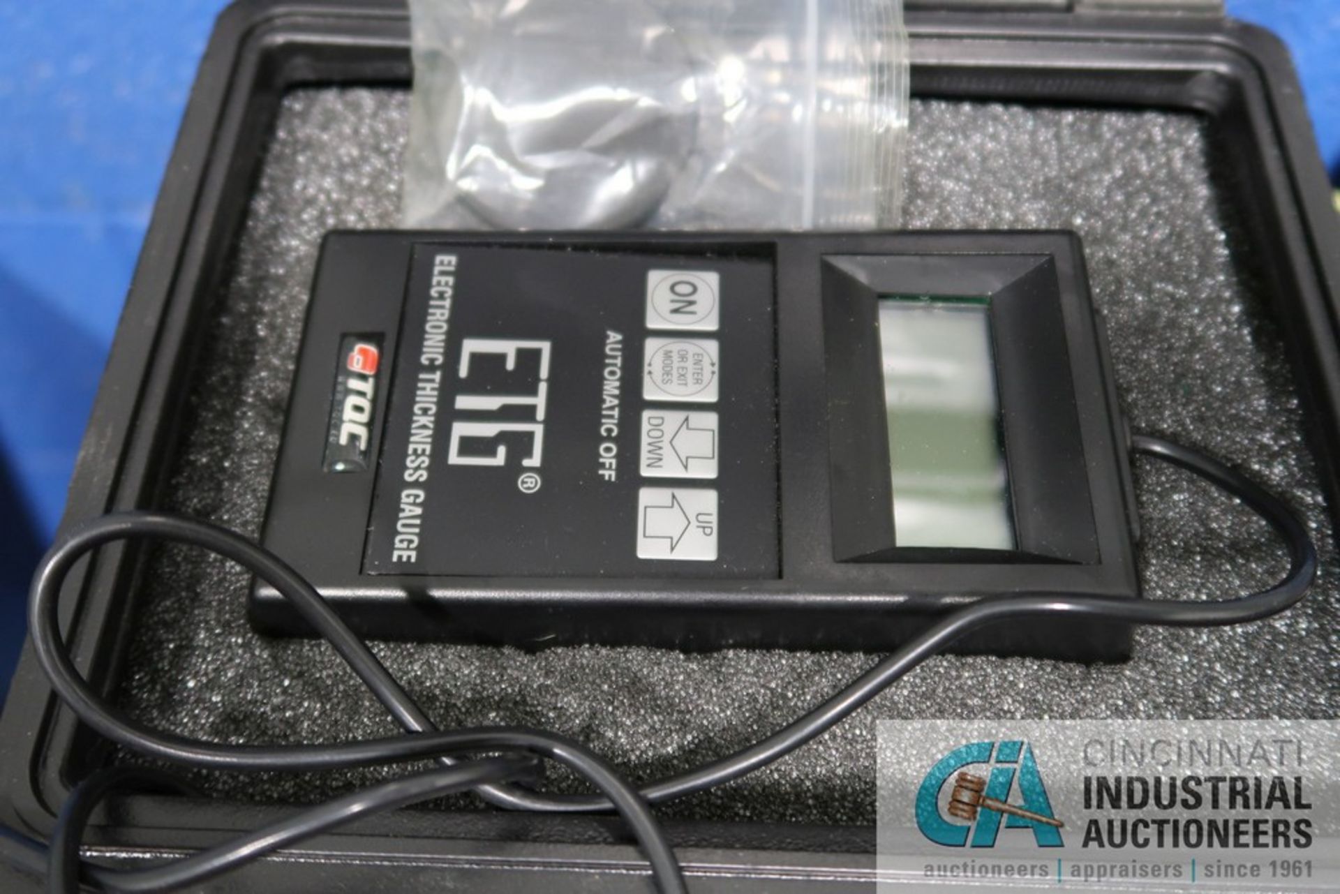 (LOT) TQC ELECTRONIC THICKNESS GAUGE AND ELCOMETER COATING THICKNESS METER