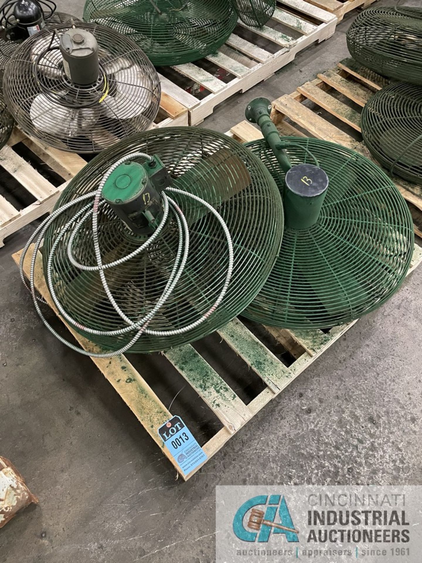 SHOP FANS