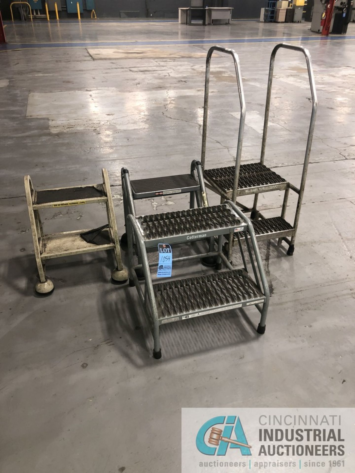 SMALL ROLLING SHOP STEP STOOLS