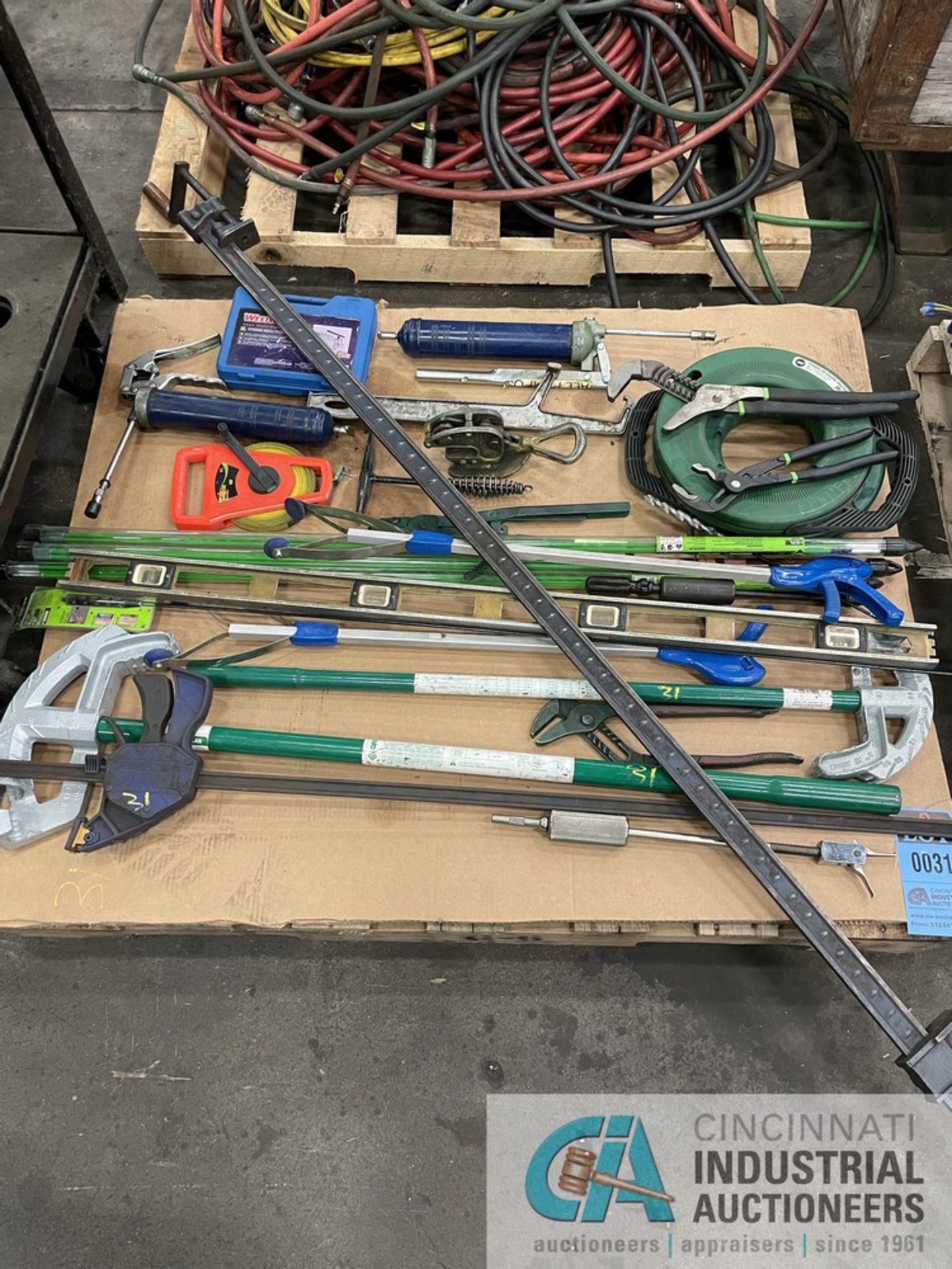 (LOT) PALLET OF MISCELLANEOUS HAND TOOLS - Image 3 of 3