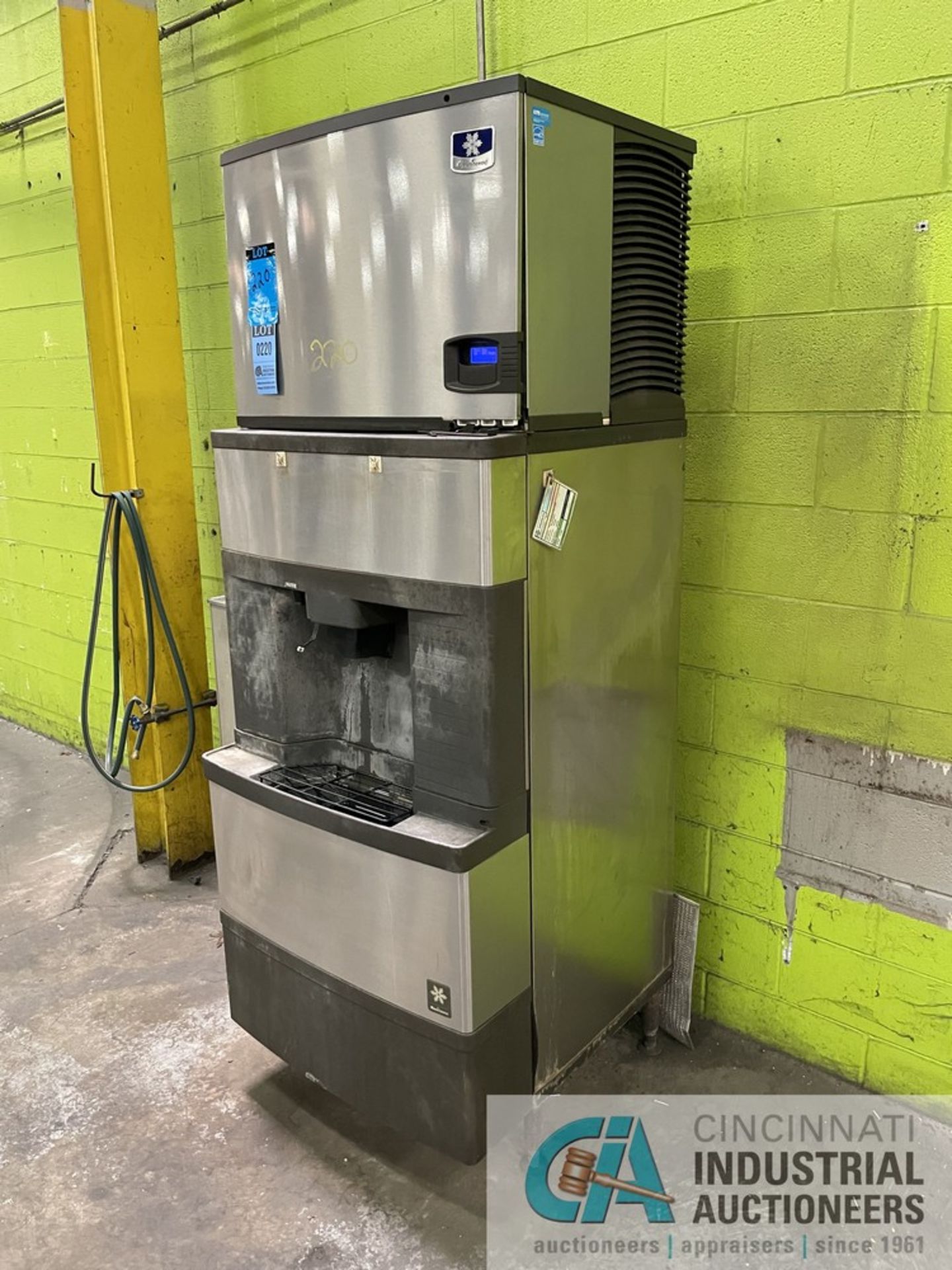 MANITOWOC ICE AND WATER DISPENSER