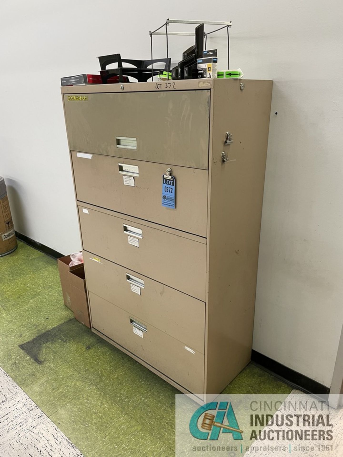 (LOT) MISCELLANEOUS, FILE CABINET WITH CONTENTS, LETTER HOLDER, AND BOOKSHELF
