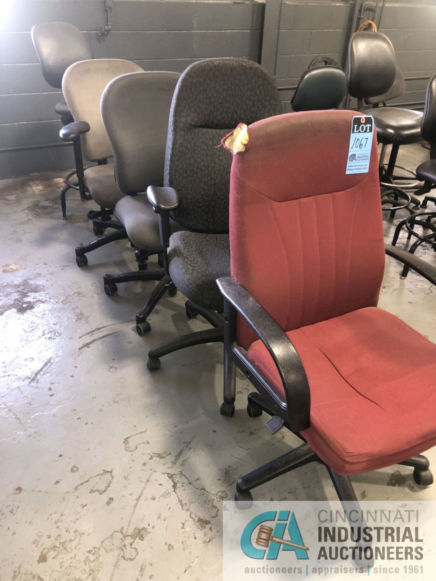 (LOT) SHOP CHAIRS - Image 2 of 3