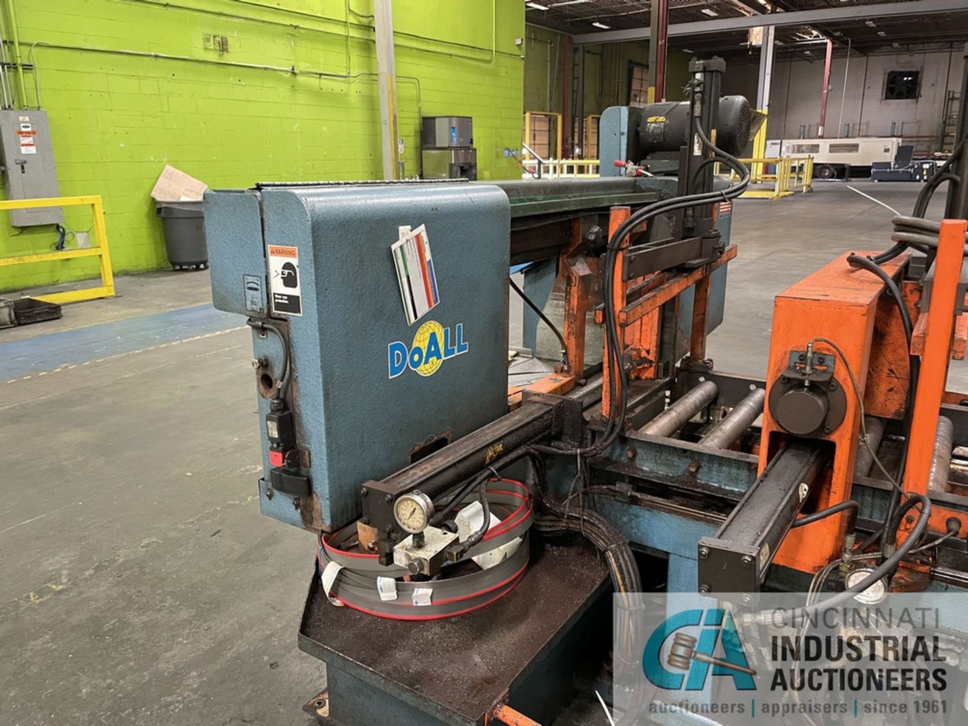 14 X 20 DOALL 500 SNC HORIZONTAL BAND SAW (2012) S/N 59212151, 60" POWER ROLLER CONVEYOR AND POWER - Image 9 of 9