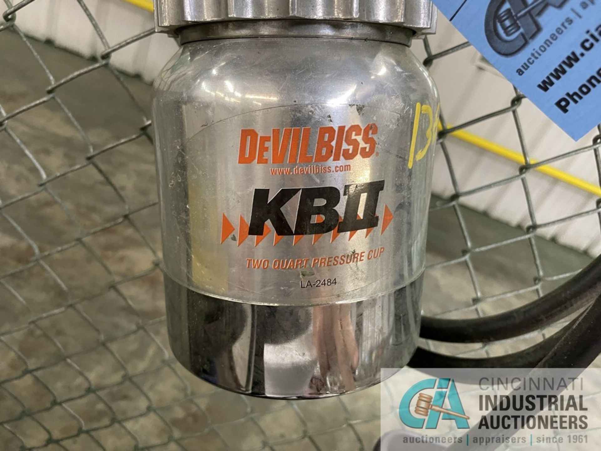 DEVIL BISS KB-2 2 QT. PRESSURE CUP WITH FINISH LINE FLG-4 HAND GUN - Image 2 of 3