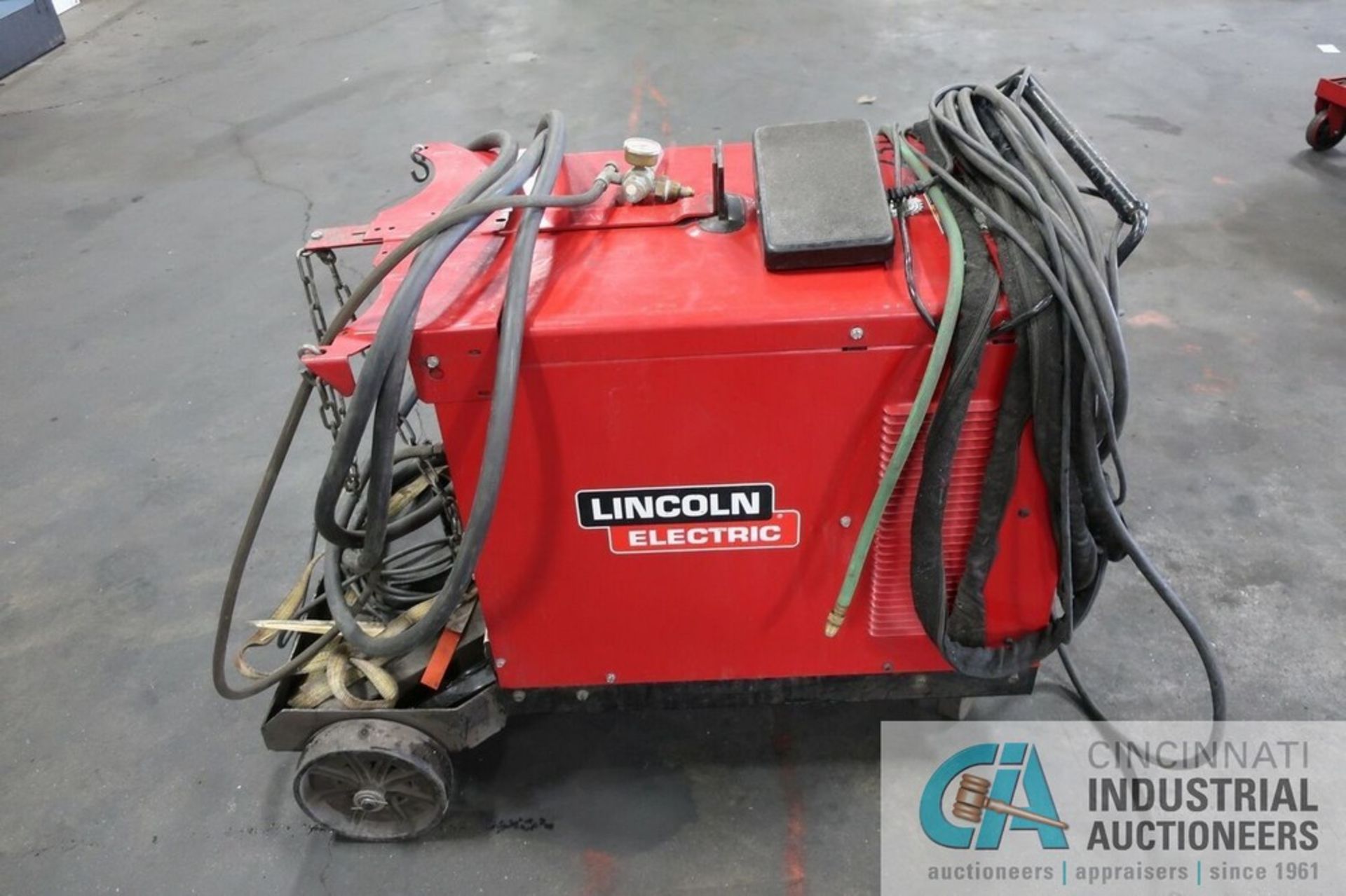 LINCOLN SQUAREWAVE TIG 275 WELDER