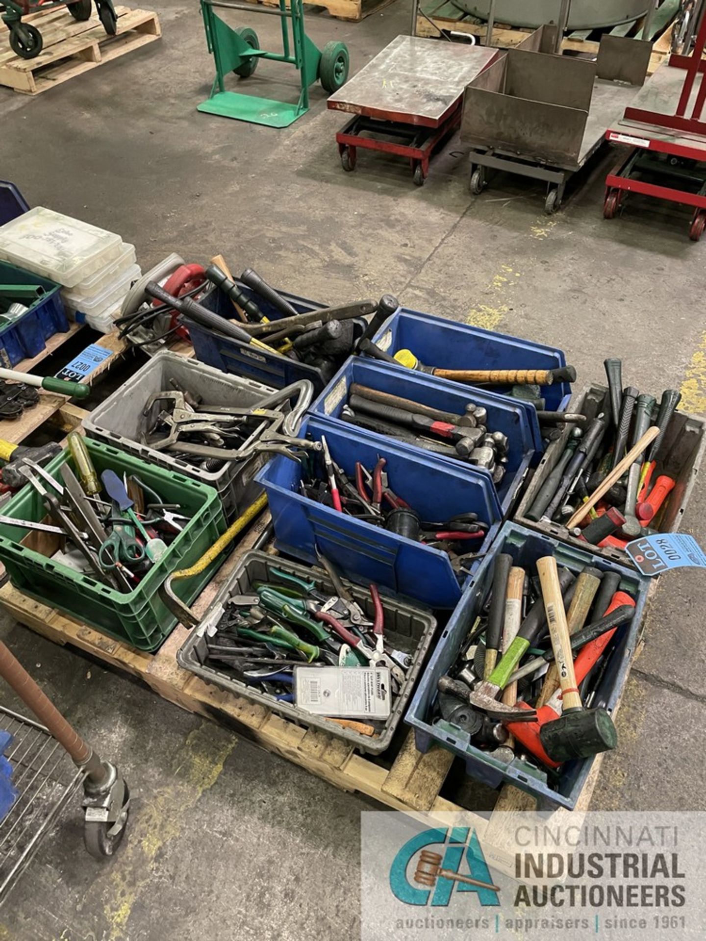 (LOT) PALLET OF MISCELLANEOUS HAND TOOLS - Image 3 of 3