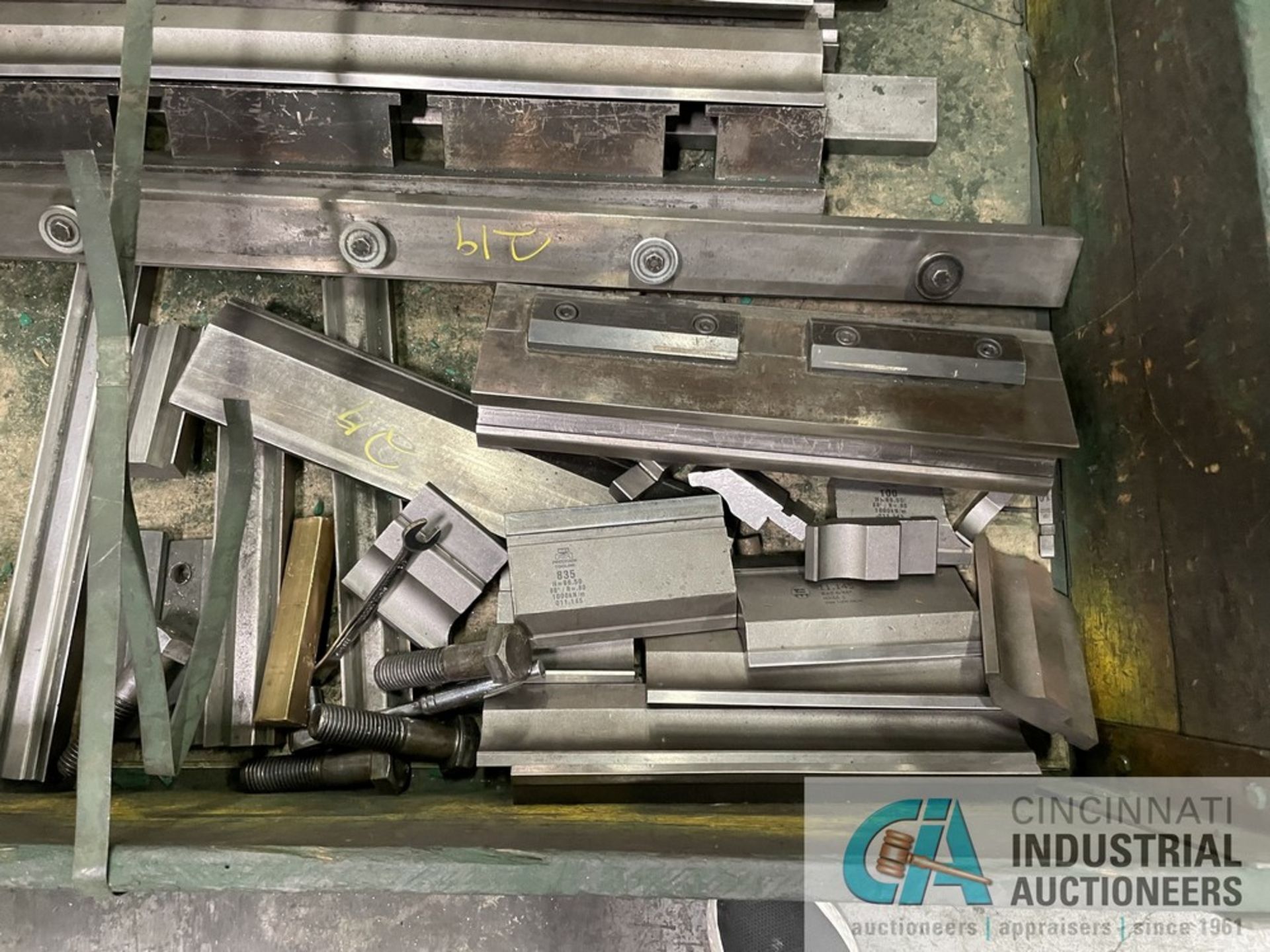 (LOT) SKID OF PRESS BRAKE TOOLING AND DIES - Image 4 of 5