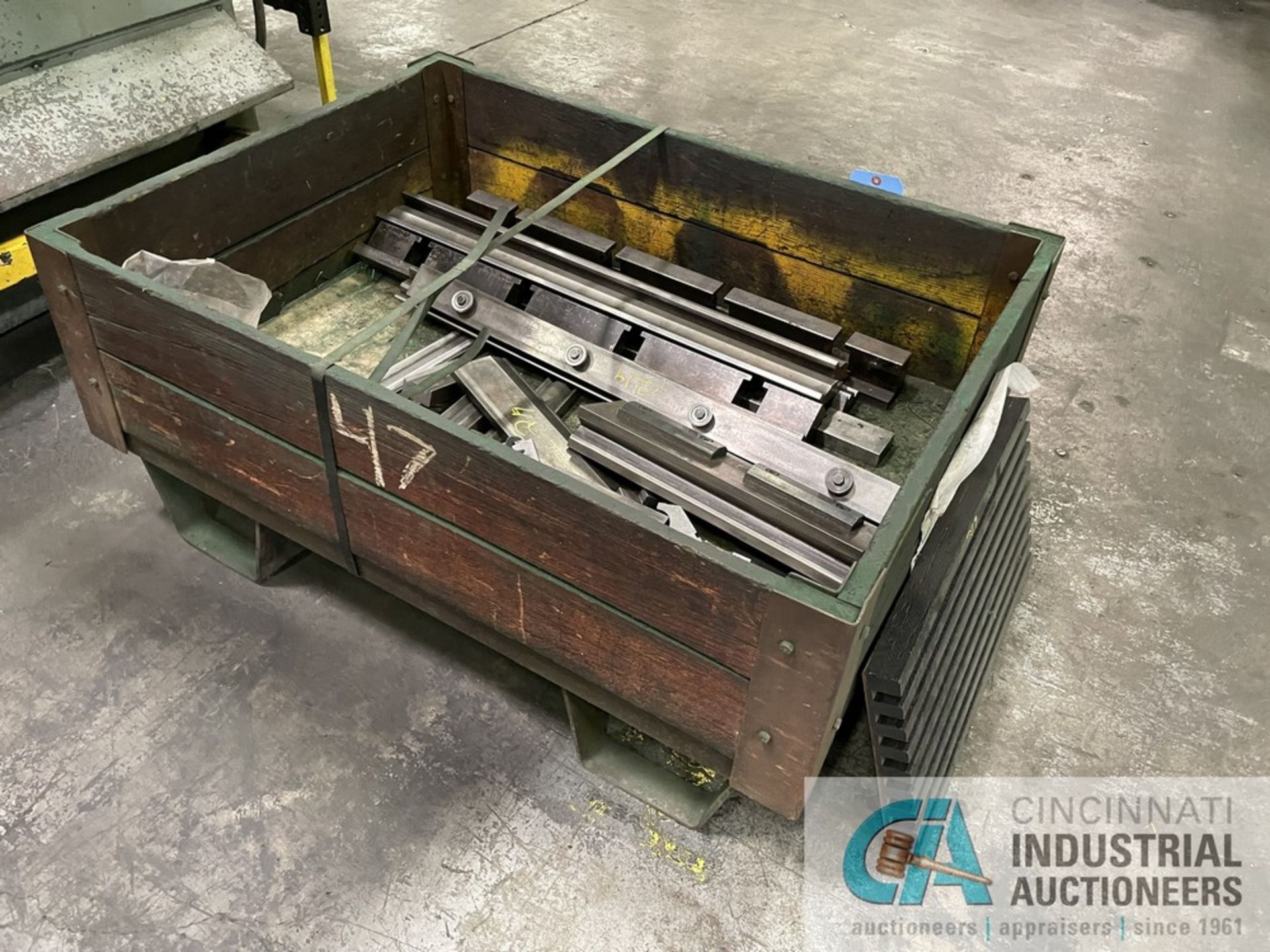 (LOT) SKID OF PRESS BRAKE TOOLING AND DIES - Image 2 of 5