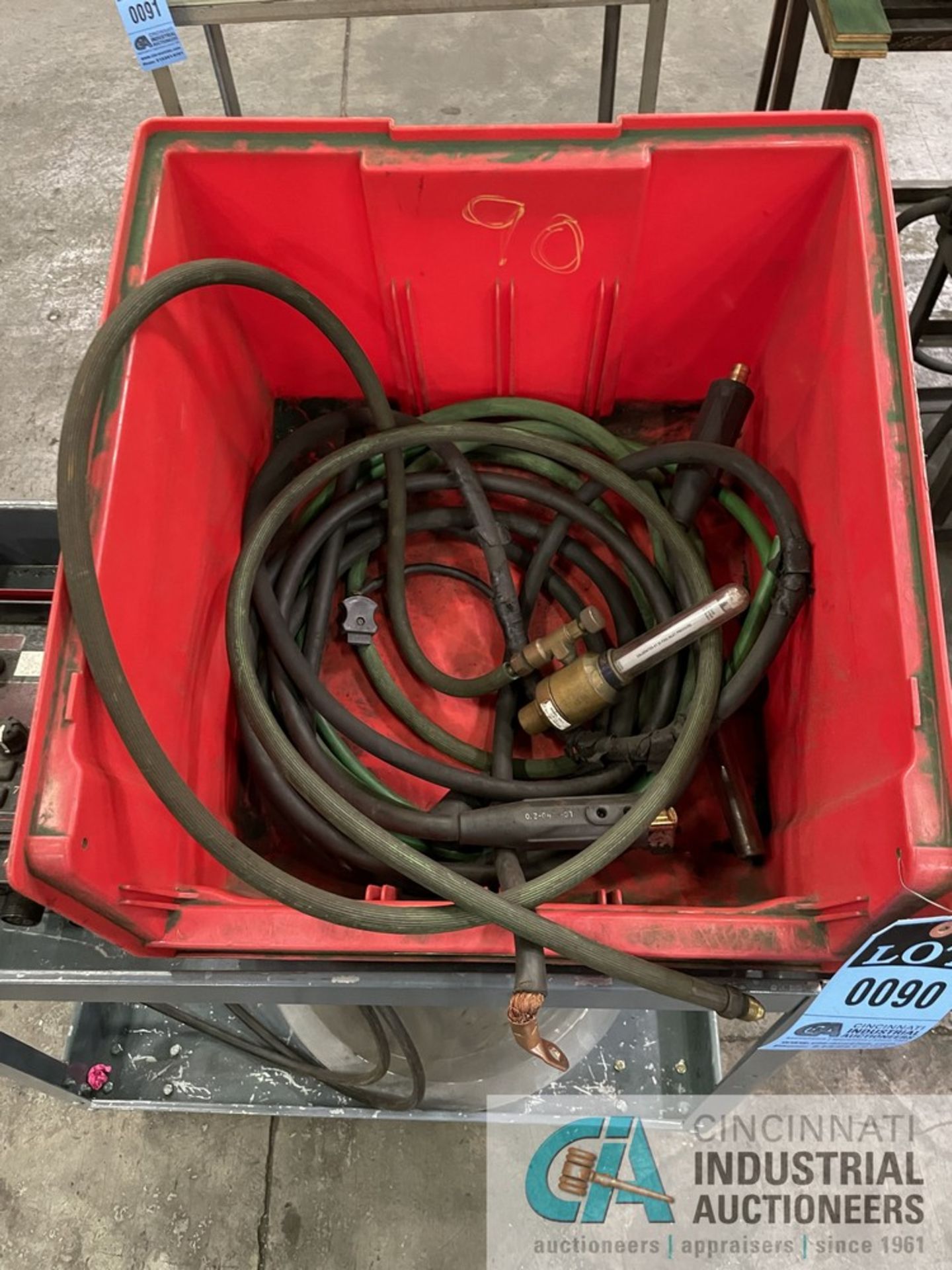 CART WITH LINCOLN POWER FEED CONTROL AND WELDING HEADS AND HOSE - Image 3 of 5