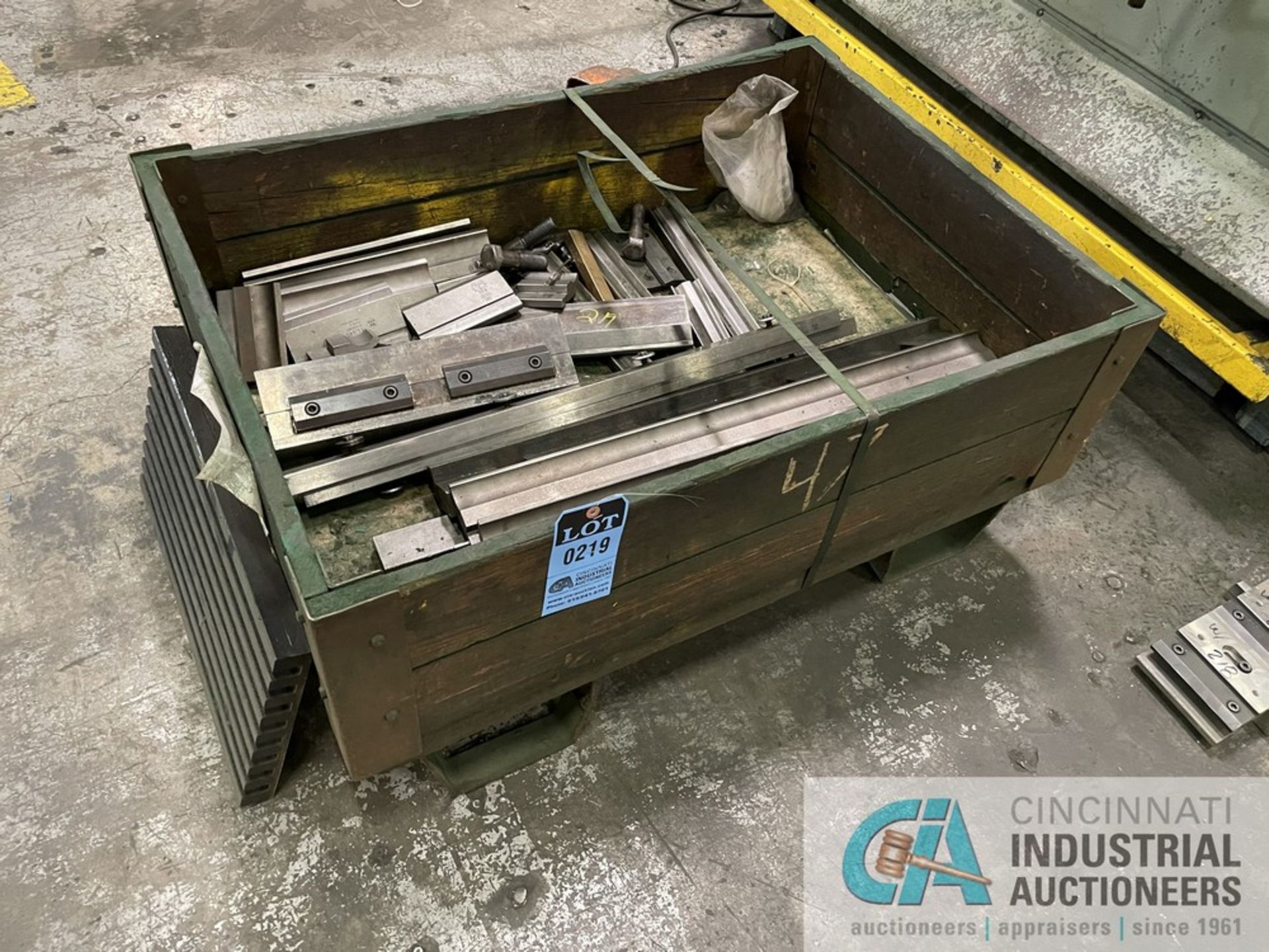 (LOT) SKID OF PRESS BRAKE TOOLING AND DIES