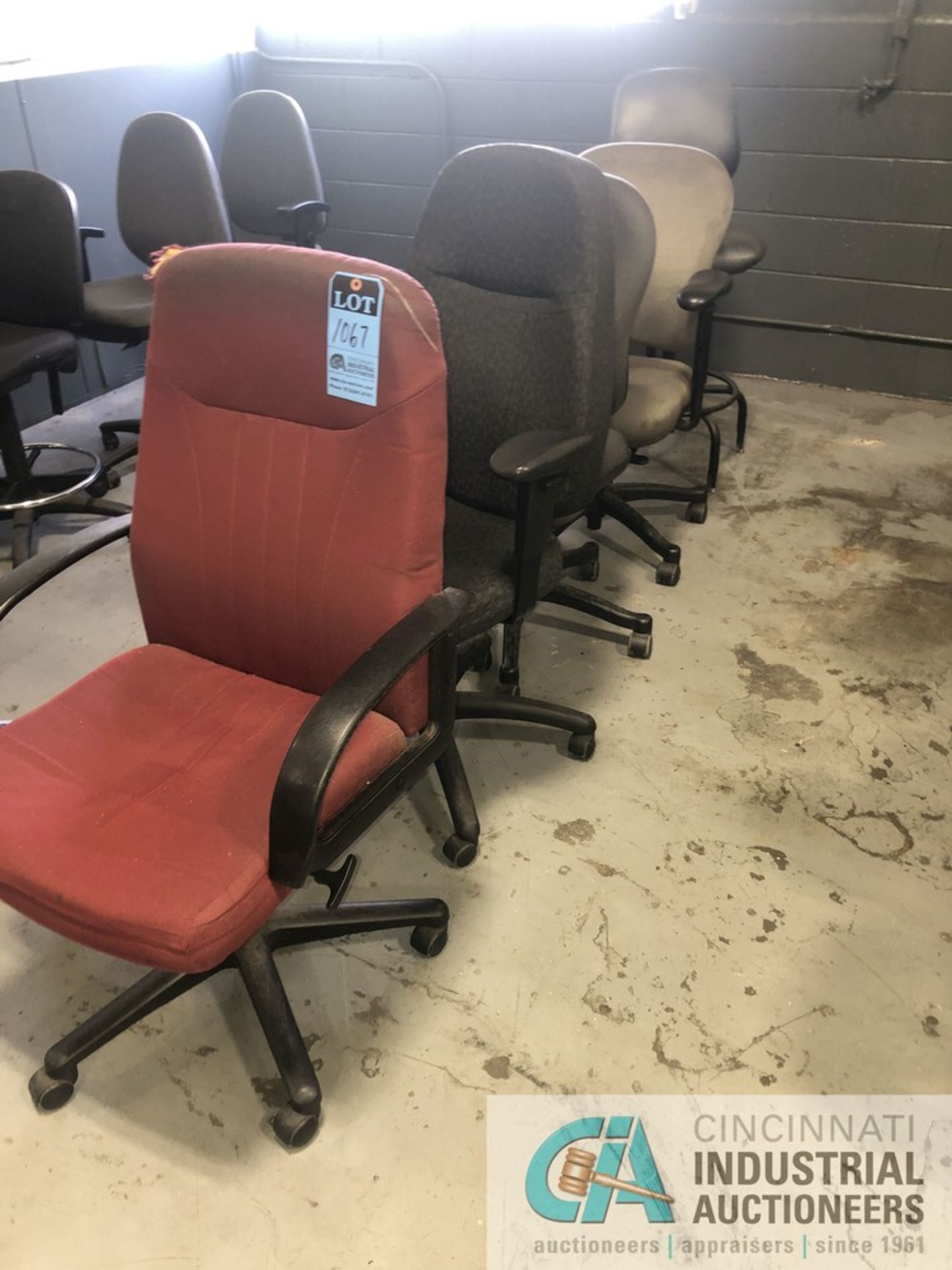 (LOT) SHOP CHAIRS