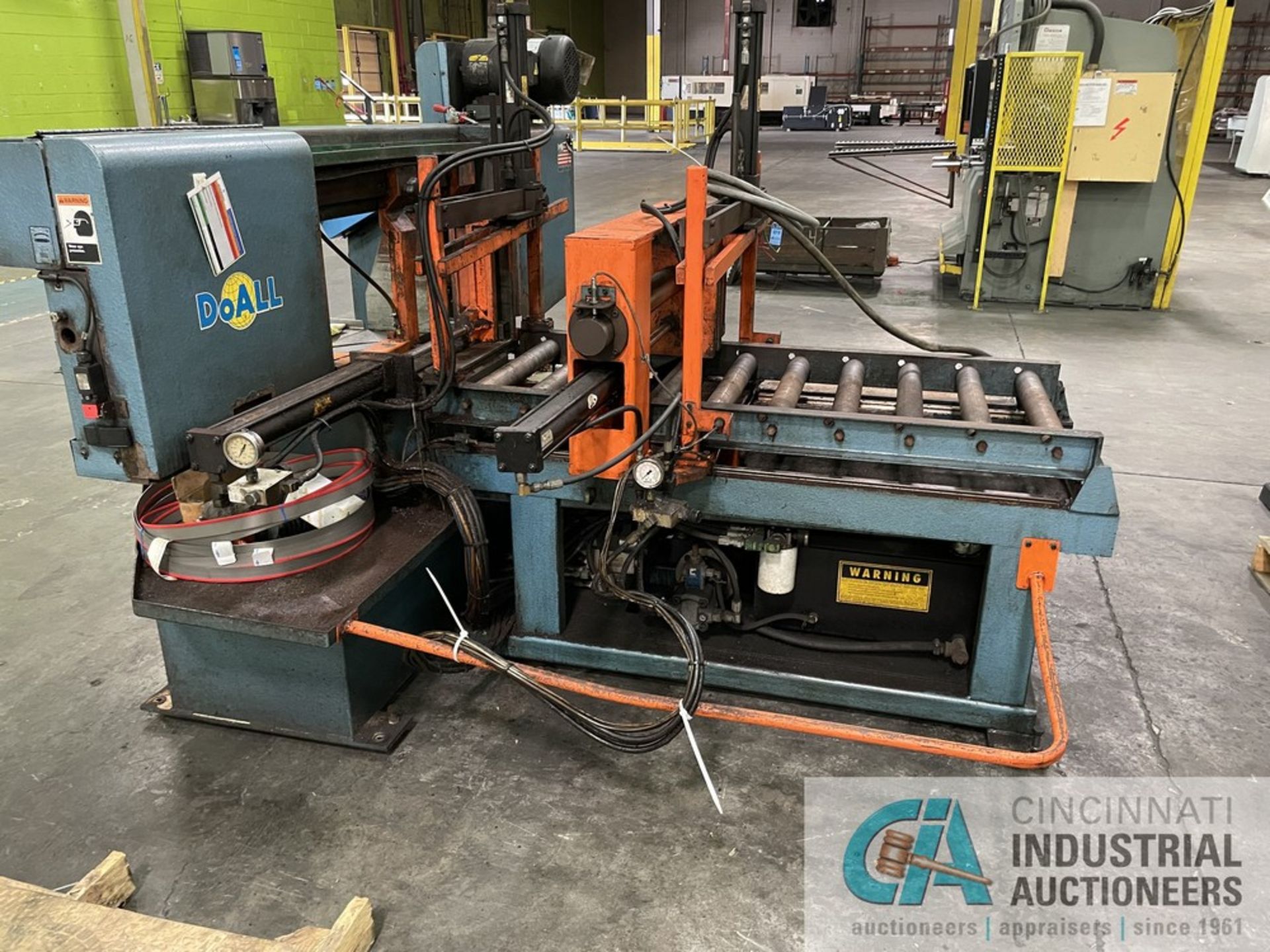 14 X 20 DOALL 500 SNC HORIZONTAL BAND SAW (2012) S/N 59212151, 60" POWER ROLLER CONVEYOR AND POWER - Image 8 of 9