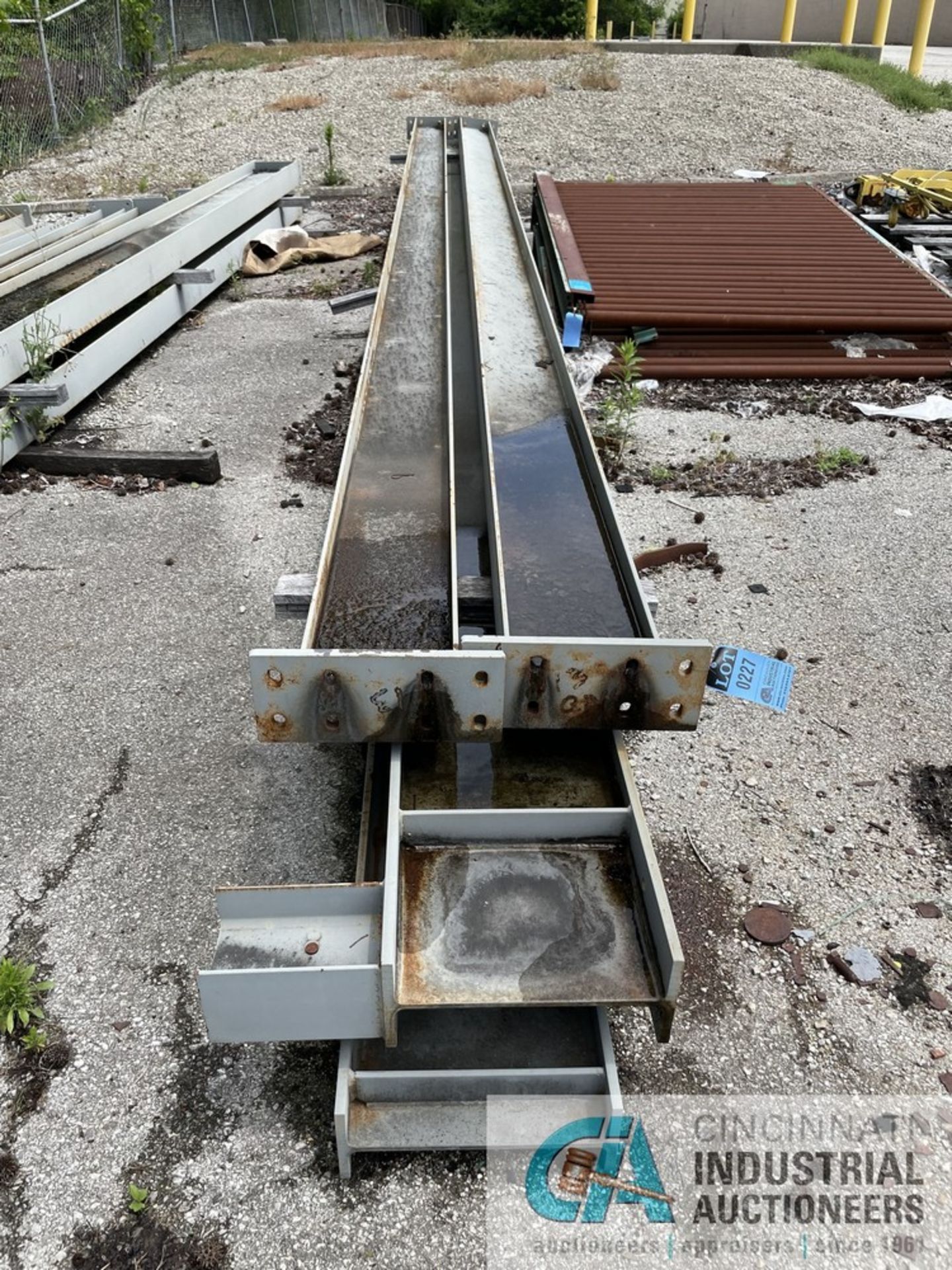 (LOT) CRANE SUPPORT STRUCTURE IRON (2) 27' UPRIGHTS, (8) 17' CROSS MEMBERS, (2) 27' CRANE RAILS, (2) - Image 2 of 5