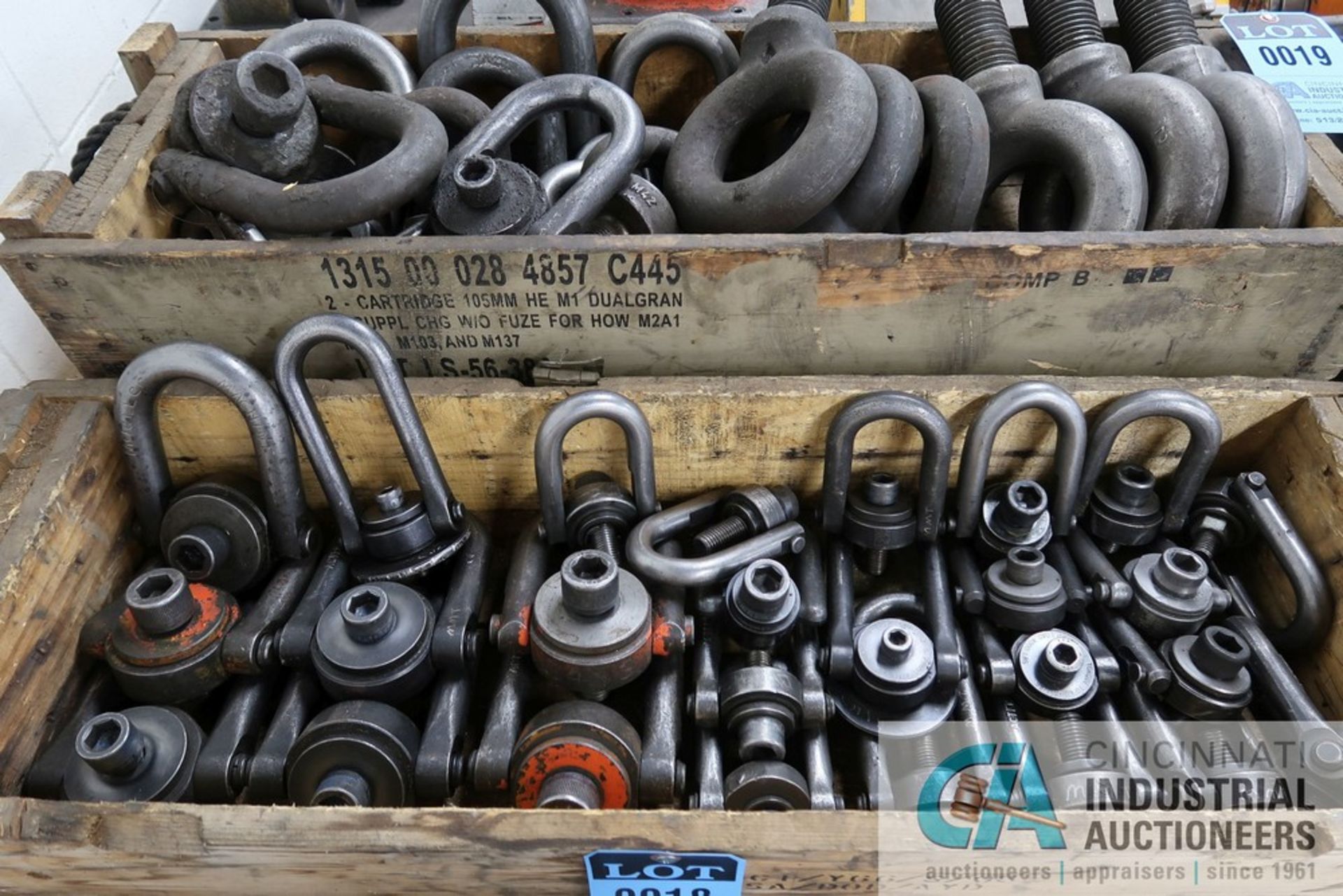 (LOT) MISCELLANEOUS SMALL CAPACITY LOAD RATING SWIVEL LIFTING RINGS