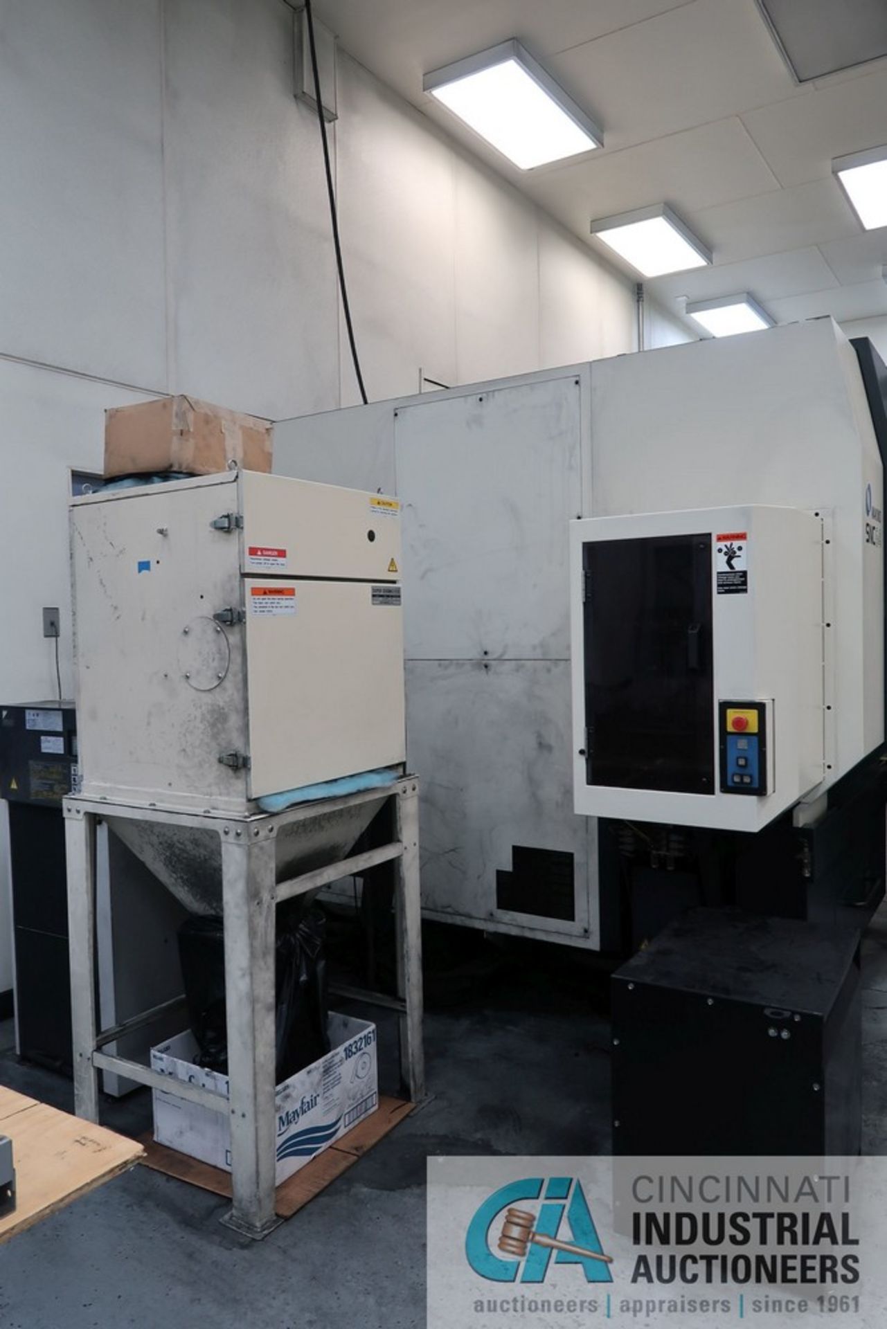 MAKINO MODEL SNC64 CNC GRAPHITE VERTICAL MILLING MACHINE; S/N 04-737-10 (NEW 2005), 16" X 30" TABLE, - Image 6 of 14