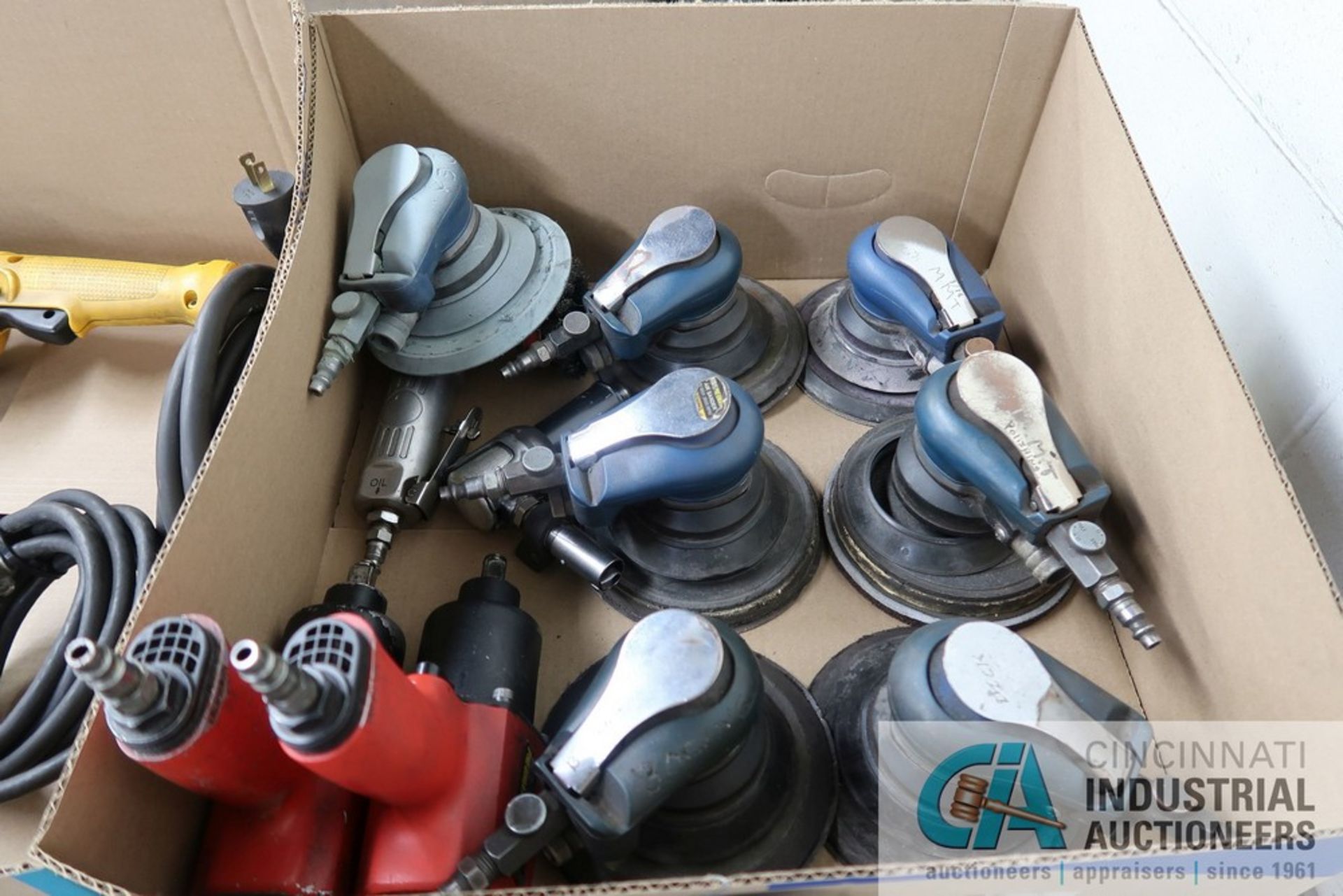 (LOT) MISCELLANEOUS PNEUMATIC HAND TOOLS