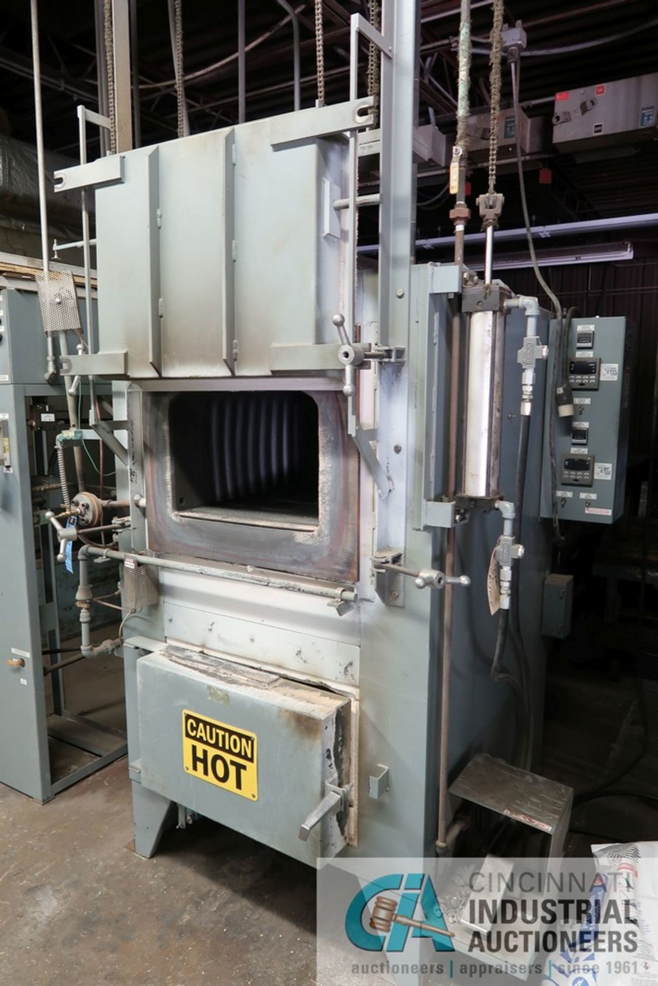 LUCIFER FURNACES MODEL 86AM-M18 NATURAL GAS HEAT TREAT OVEN; S/N 8528, 2,050 DEGREE F / 1,600 DEGREE - Image 2 of 14