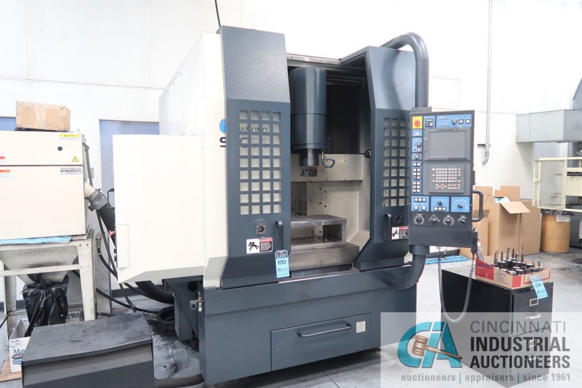 MAKINO MODEL SNC64 CNC GRAPHITE VERTICAL MILLING MACHINE; S/N 04-737-10 (NEW 2005), 16" X 30" TABLE, - Image 4 of 14