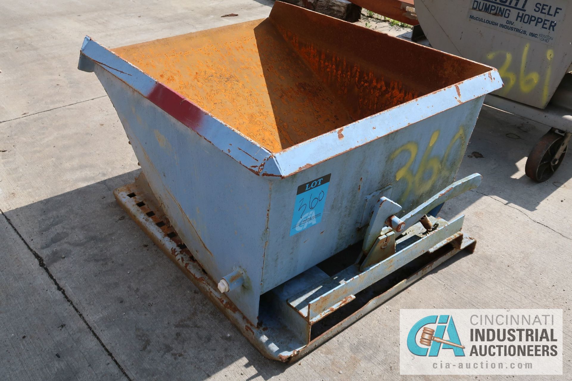 1/4 CUBIC YARD SELF DUMPING HOPPER