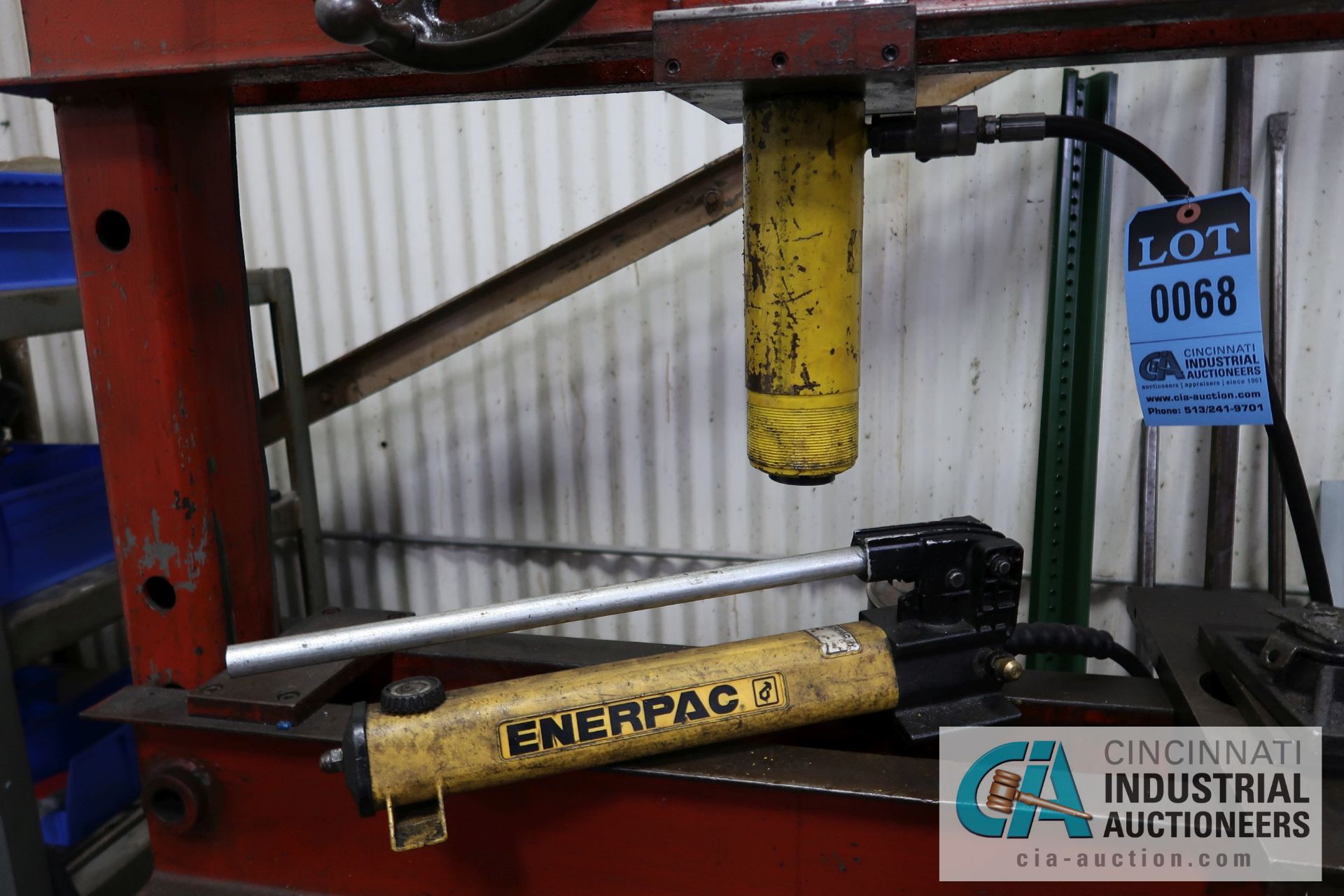 25 TON H-FRAME PRESS WITH 25 TON ENERPAC HYDRAULIC JACK AND HAND PUMP - Image 2 of 4