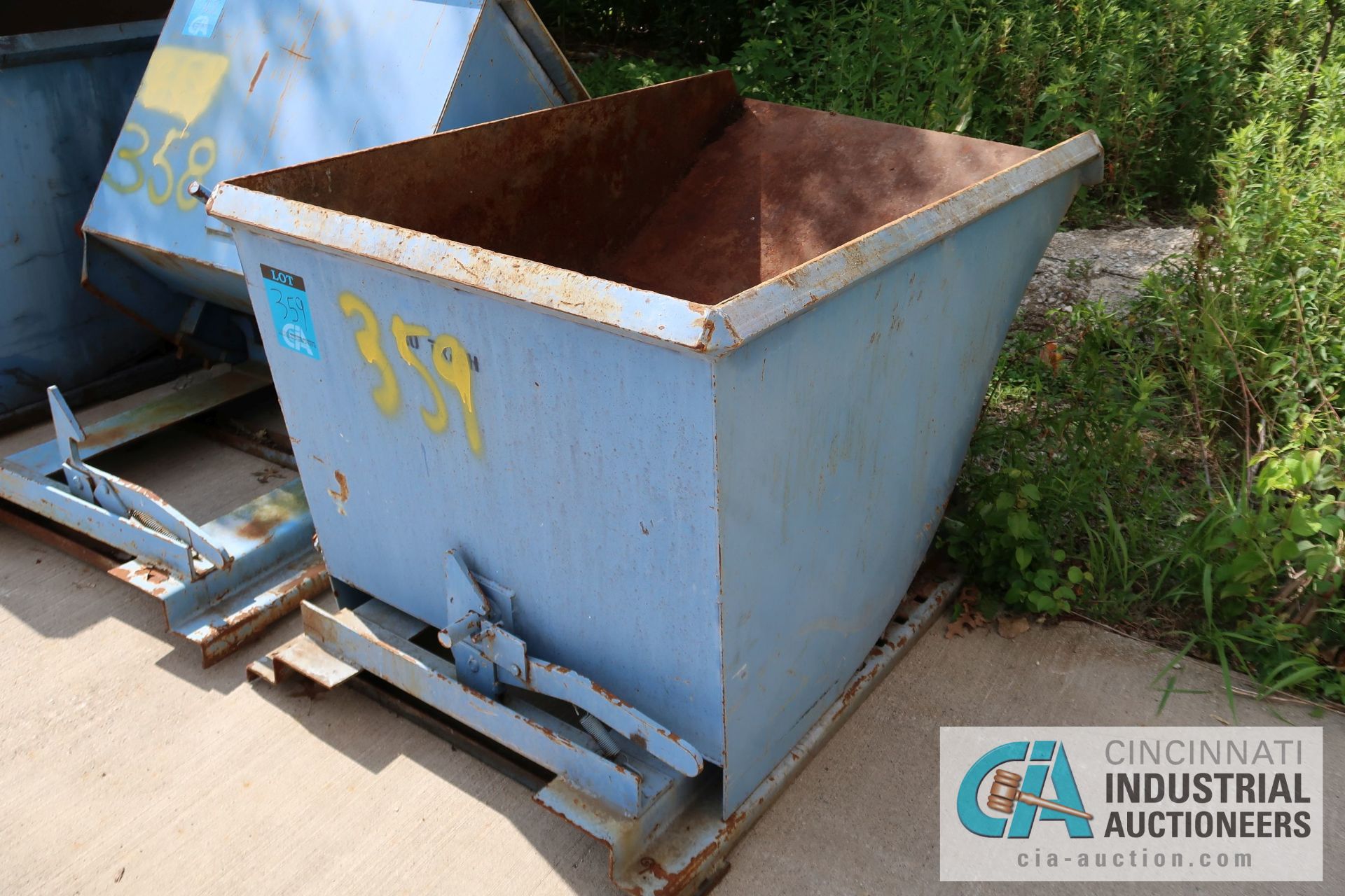 1 CUBIC YARD SELF DUMPING HOPPER