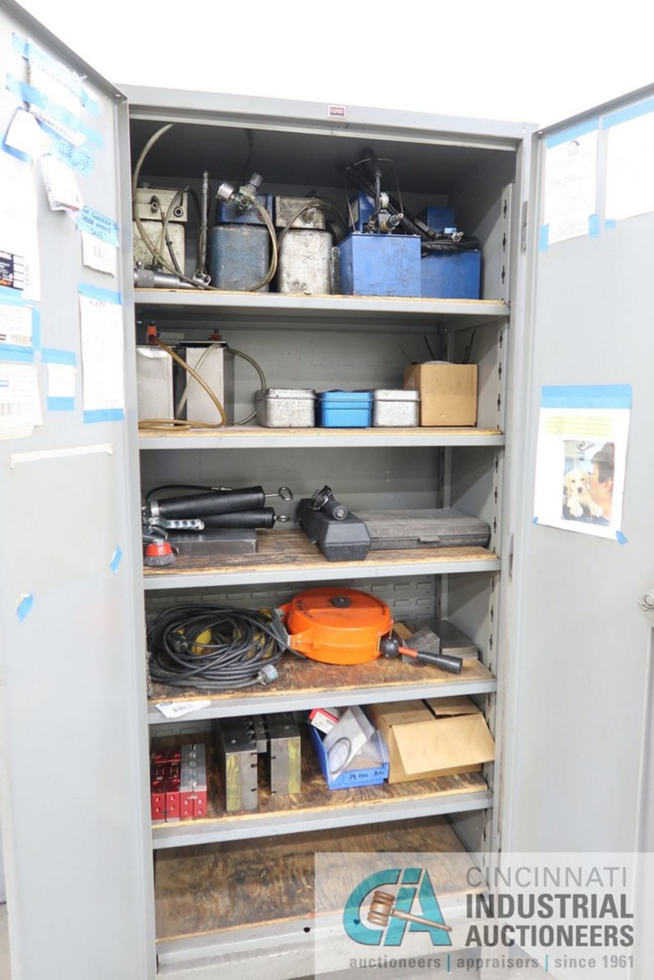 (LOT) MISCELLANEOUS MACHINE ACCESSORIES AND SHOP EQUIPMENT WITH LYON STORAGE CABINET - Image 2 of 5