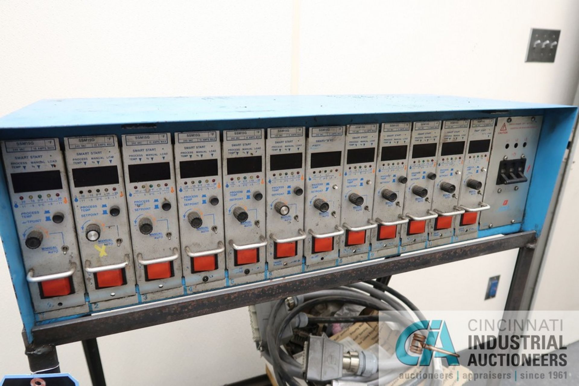 12-ZONE DME MODEL MFP-12G ZONE CONTROLLER WITH TRANSFORMER AND CART - Image 2 of 4