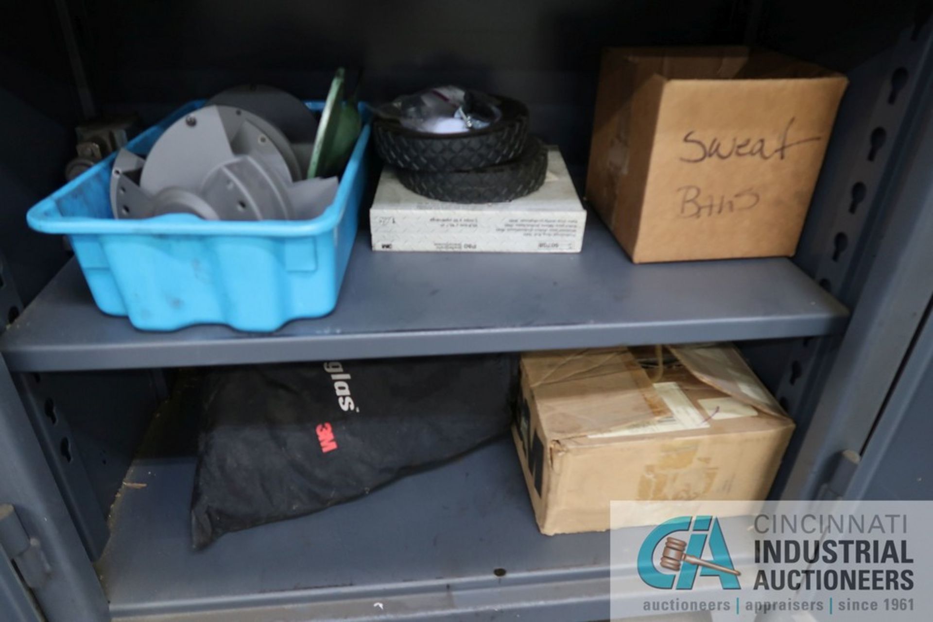 (LOT) MISCELLANEOUS SHOP EQUIPMENT AND PARTS WITH STRONGHOLD STORAGE CABINET - Image 6 of 6
