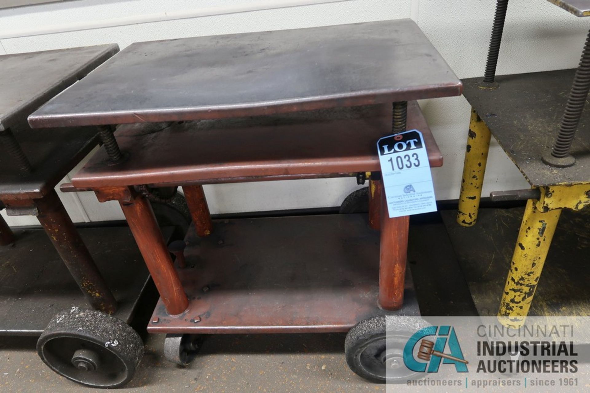 500 LB. CAPACITY (APPROX.) CRANK-TYPE PORTABLE DIE LIFT TABLE, 19" X 29" TABLE