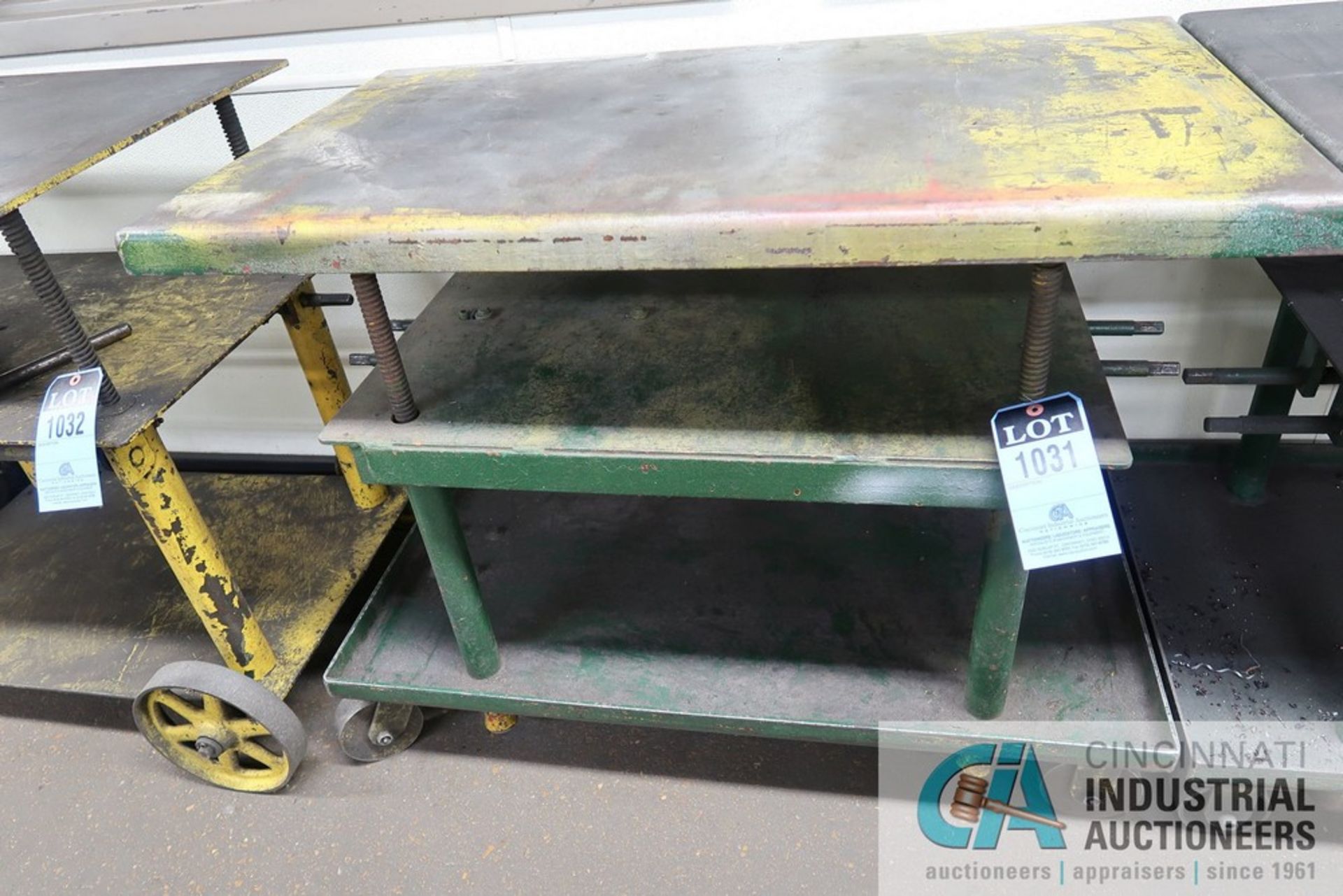 1,000 LB. CAPACITY (APPROX.) CRANK-TYPE PORTABLE DIE LIFT TABLE, 24" X 42" TABLE