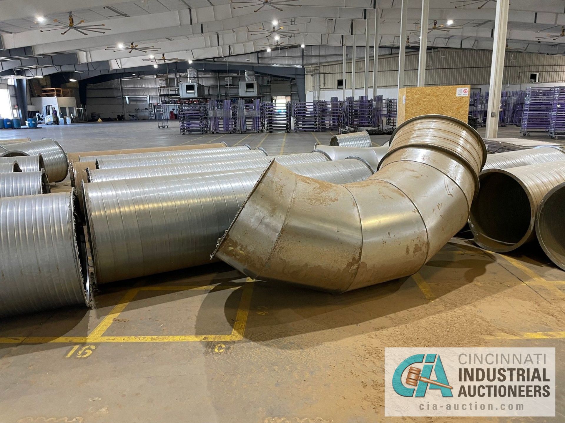 (LOT) GALVANIZED SPIRAL DUCT WORK ON GROUND; APPROX. (11) 10' X 37.5" DIA. PCS, (1) 8' X 37.5" - Image 4 of 7