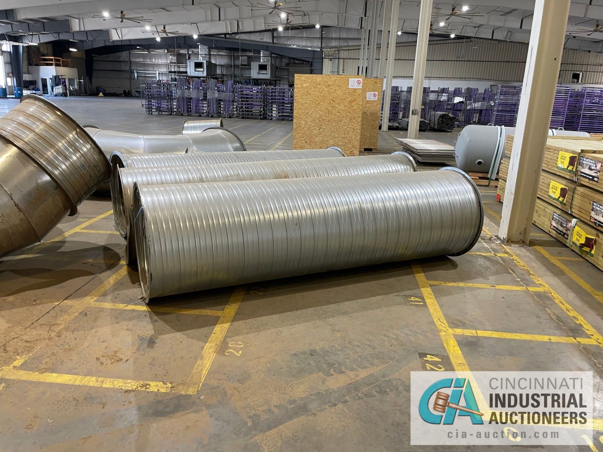 (LOT) GALVANIZED SPIRAL DUCT WORK ON GROUND; APPROX. (11) 10' X 37.5" DIA. PCS, (1) 8' X 37.5" - Image 5 of 7