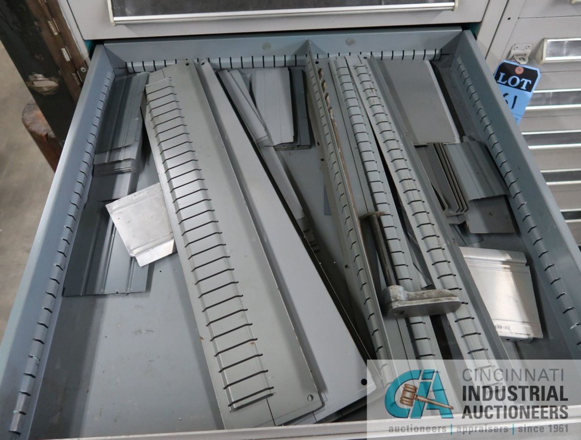 10-DRAWER LISTA TYPE TOOL CABINET AND CONTENTS CONSISTING OF LARGE ASSORTMENT OF COLLETS - Image 6 of 11