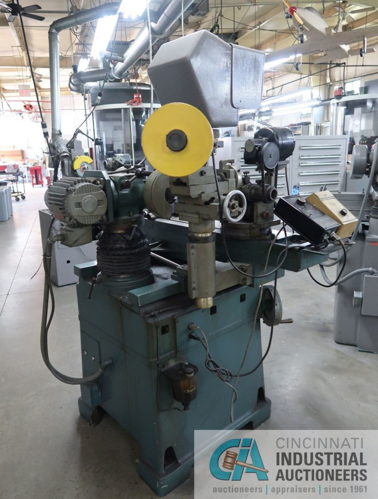 HYBCO MODEL 1900 UNIVERSAL TOOL GRINDER; S/N TG-431I, WITH HYBCO MODEL 2100-SB RELIEF GRINDER, - Image 3 of 11