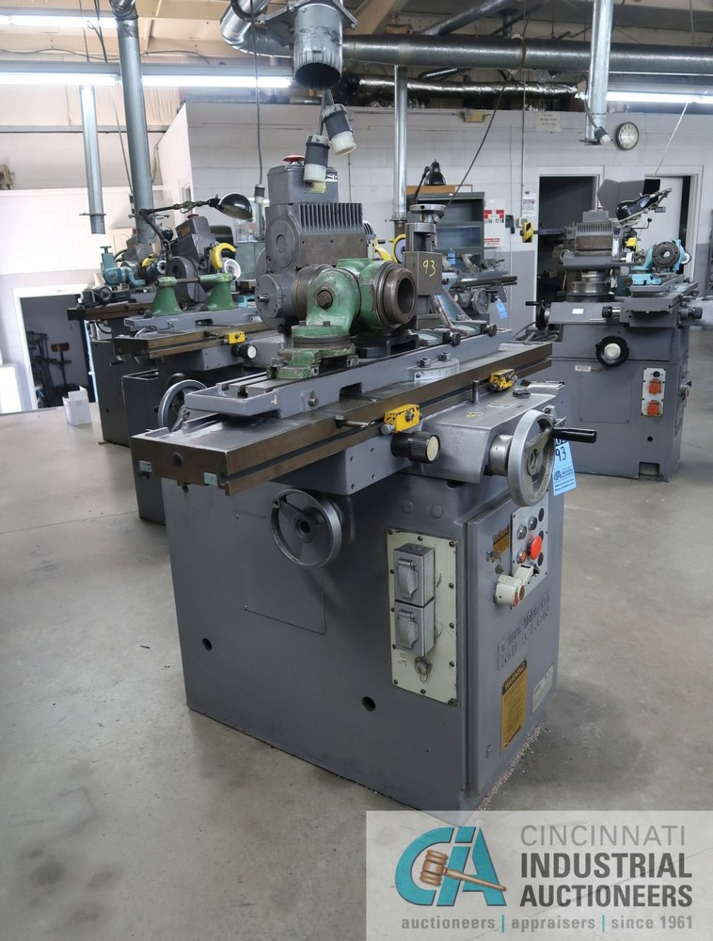 CINCINNATI MILACRON NO. 2 MT NEWER SQUARE BASE UNIVERSAL TOOL GRINDER; S/N 7703A01-90-0039, WITH - Image 4 of 9