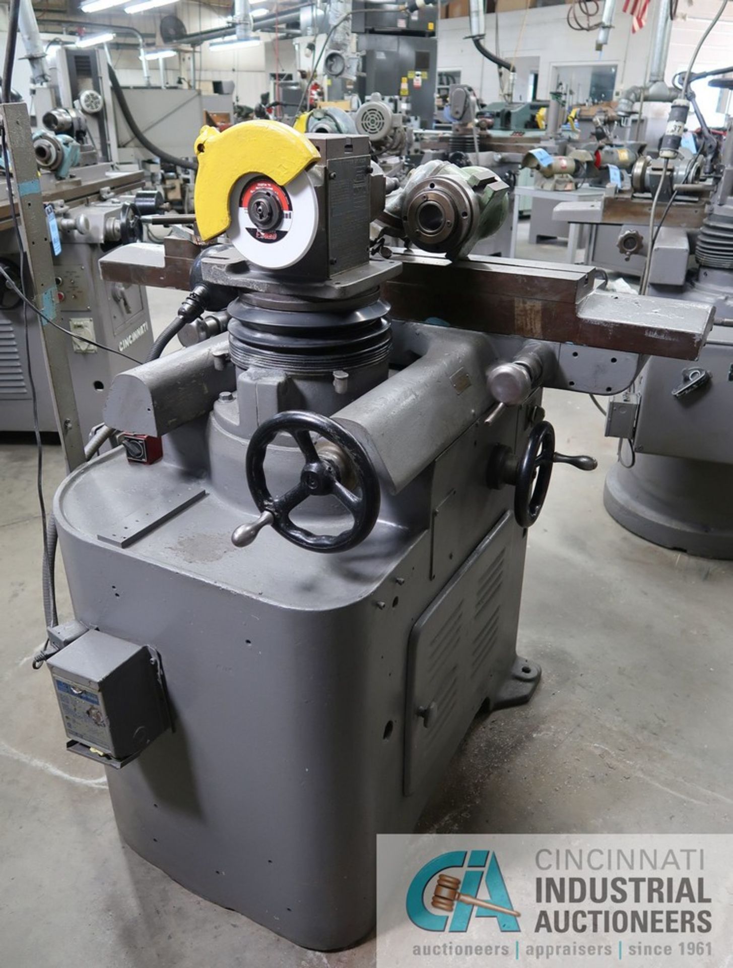 CINCINNATI MODEL NO. 2 UNIVERSAL TOOL GRINDER; S/N 102T1Y-162, WITH ATTACHMENTS AND 5-1/2" X 36" T- - Image 3 of 10