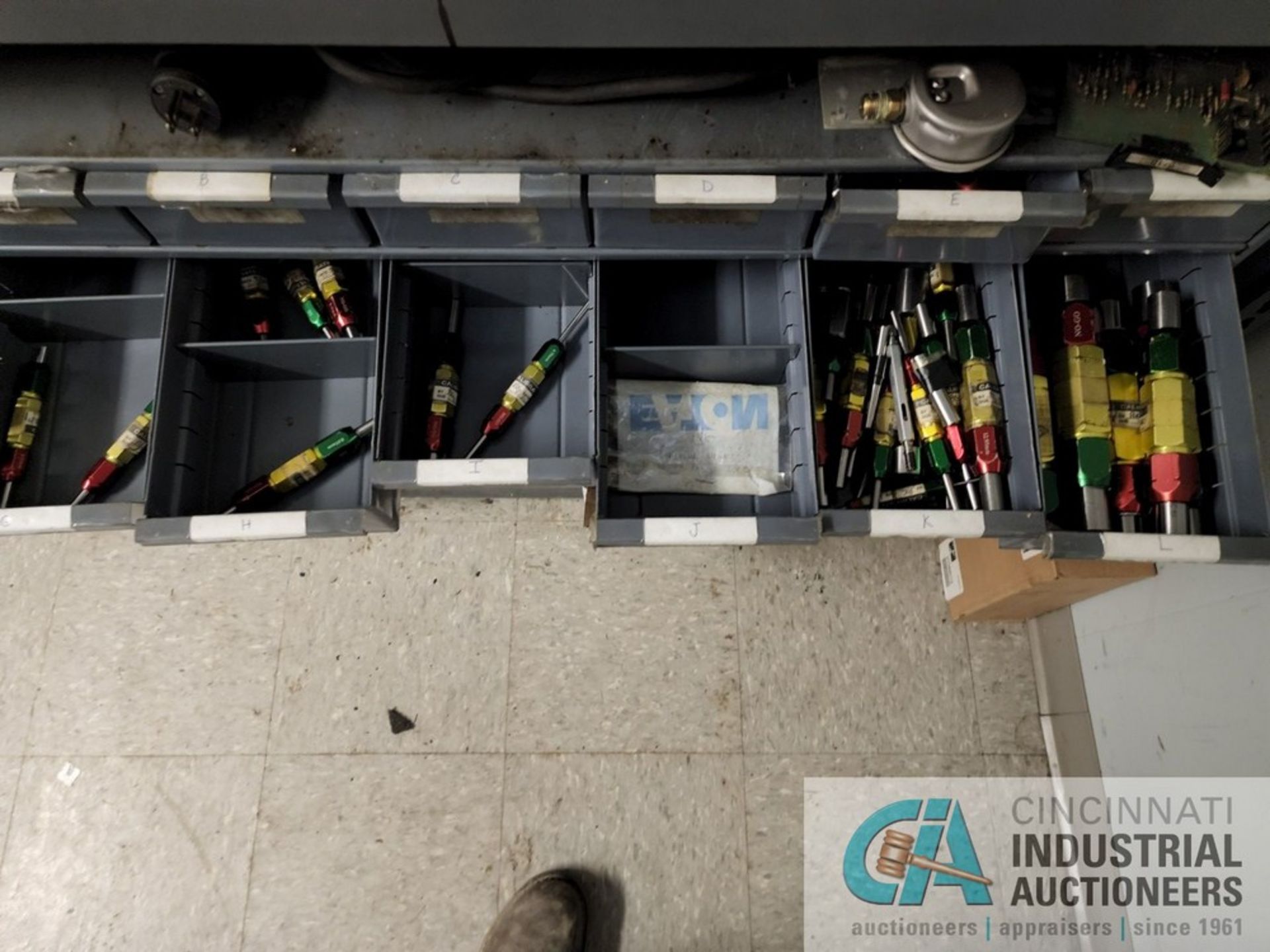 (LOT) KENNEDY TOOL BOX W/ SMALL MOUNT OF INSPECTION ITEMS, PIN GAGE INDEX, PIGEON HOLE CABINET W/ - Image 10 of 11