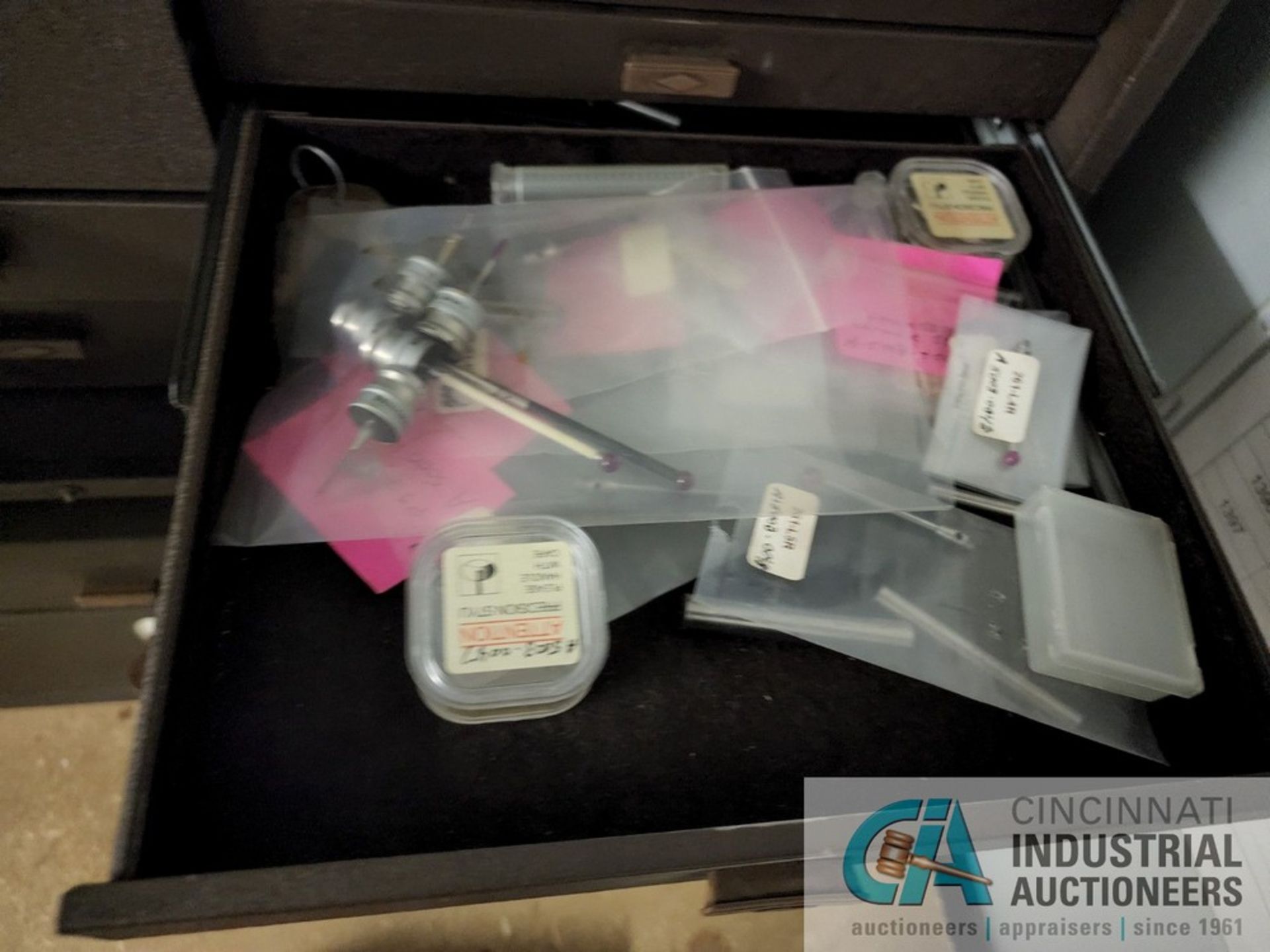 (LOT) KENNEDY TOOL BOX W/ SMALL MOUNT OF INSPECTION ITEMS, PIN GAGE INDEX, PIGEON HOLE CABINET W/ - Image 5 of 11