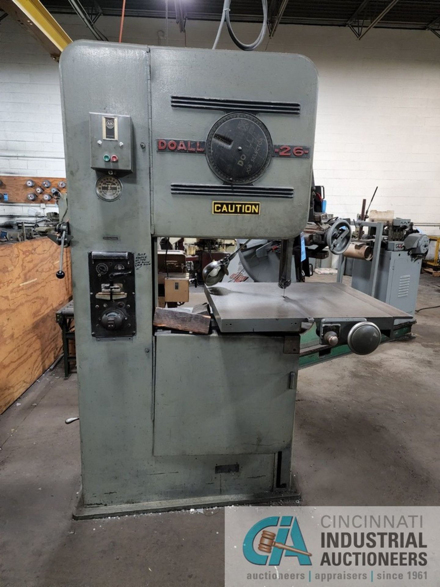 26" DOALL VERTICAL BAND SAW; 30" X 30" TABLE, BLADE WELDER - Image 2 of 8