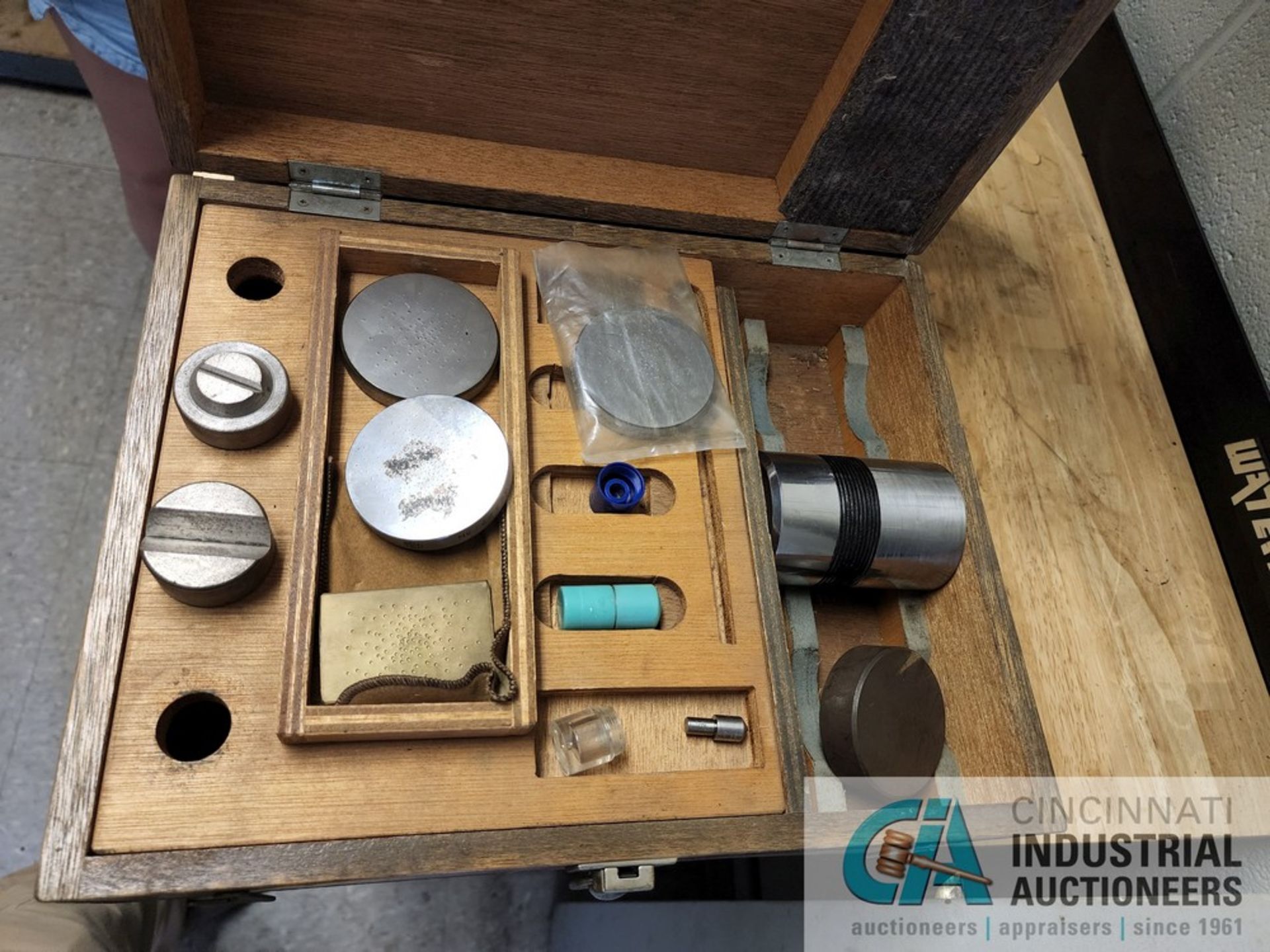 TOGOSHI SEIKI HARDNESS TESTER W/ ACCESSORIES - Image 6 of 7