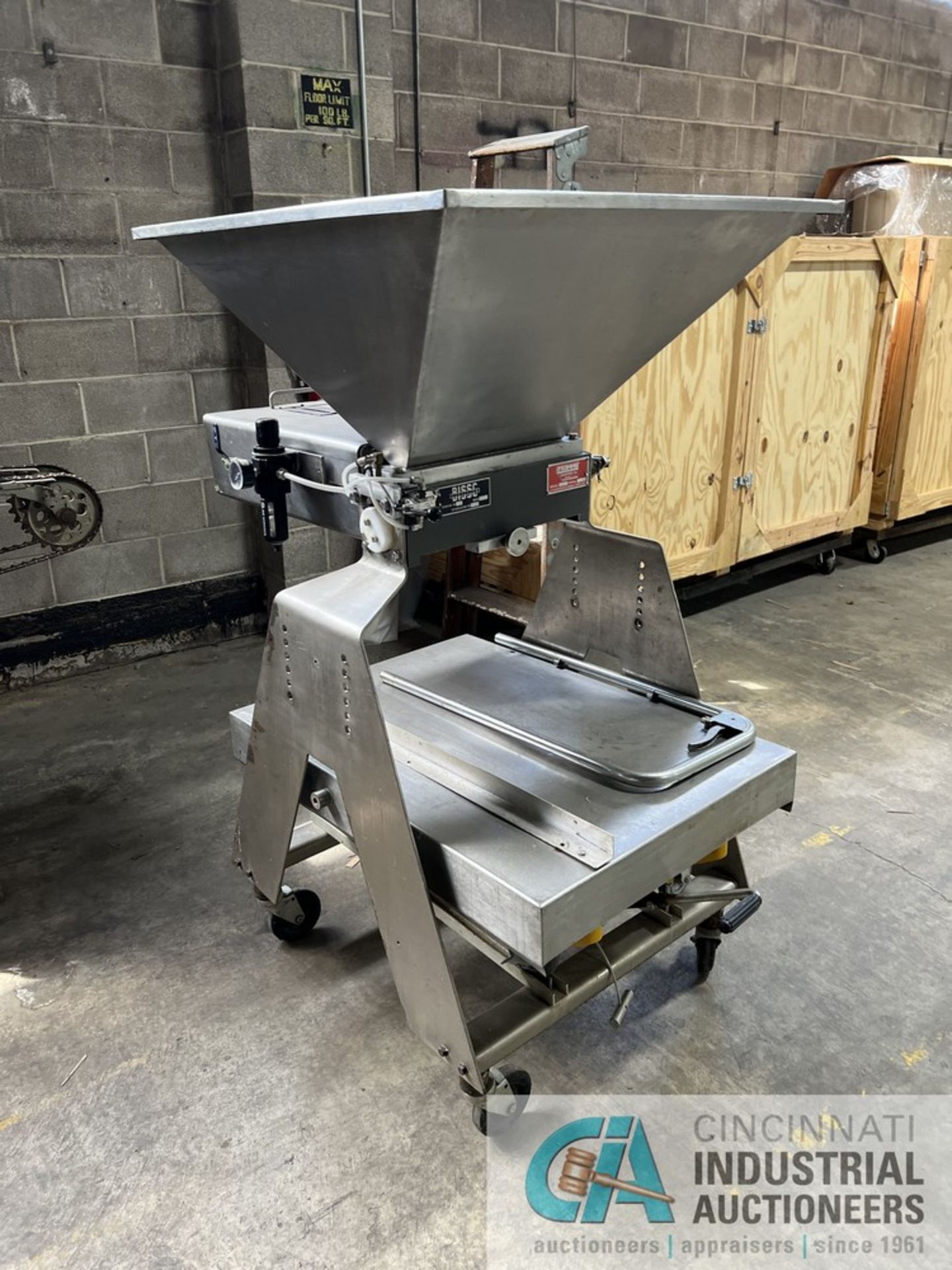 FEDCO MODEL 4PD DOUGH PORTIONER; S/N 167, 14" INFEED, 31" X 32" HOPPER, PNEUMATIC CUT OFF - Image 4 of 12