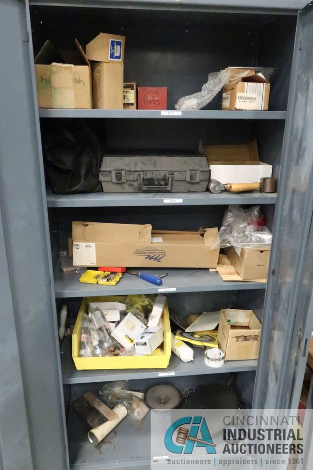 CONTENTS OF MAINTENANCE CRIB INCLUDING BENCHES, CABINETS, SHELVING WITH HARDWARE, LIGHTING, - Image 8 of 19