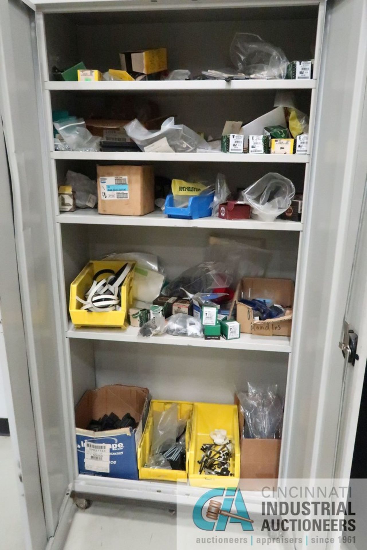 CONTENTS OF MAINTENANCE CRIB INCLUDING BENCHES, CABINETS, SHELVING WITH HARDWARE, LIGHTING, - Image 5 of 19