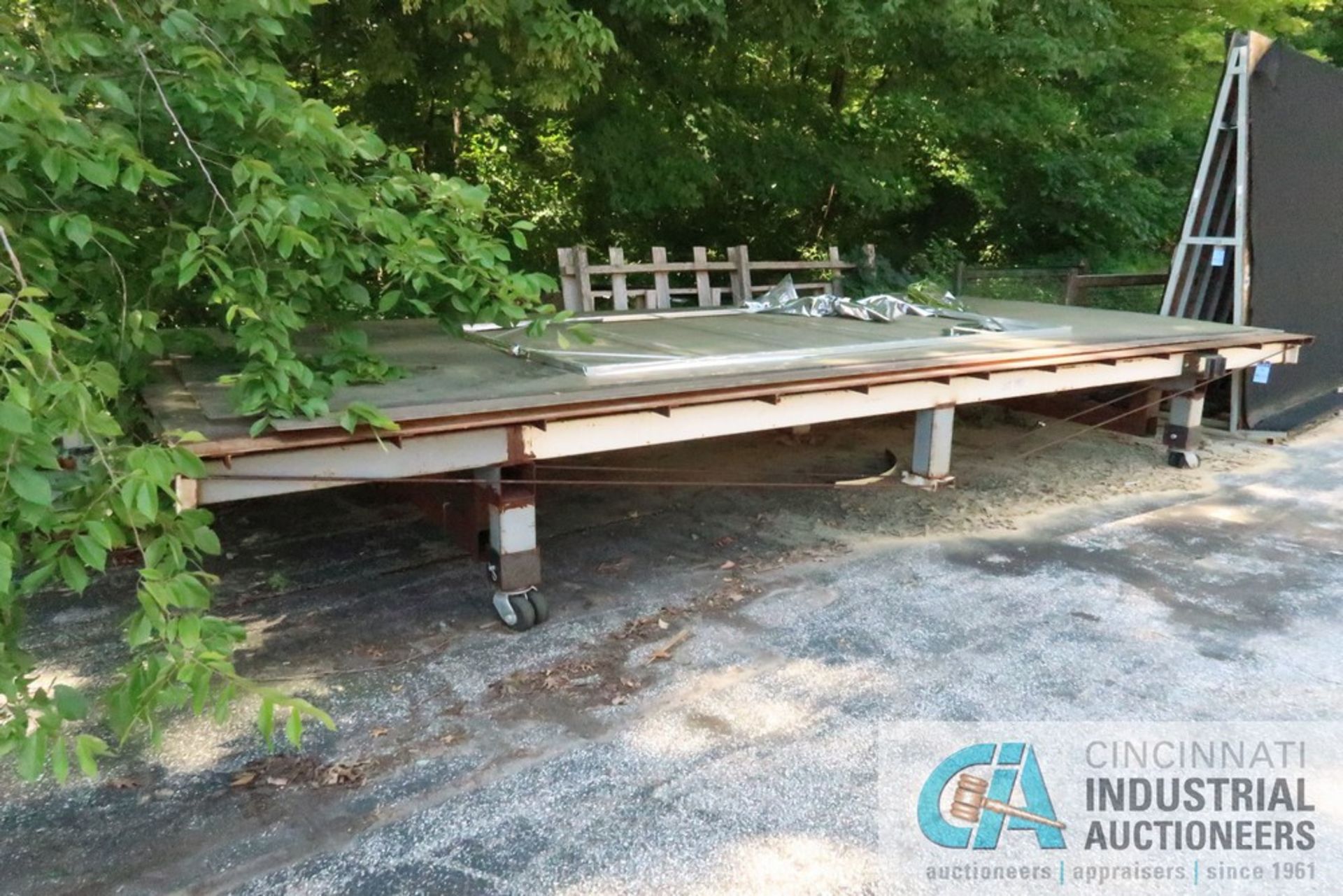 24' LONG X 9' WIDE HD STEEL PORTABLE TABLE - Image 2 of 3