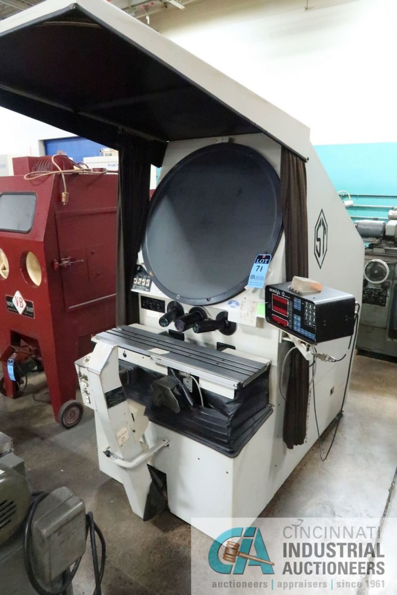 30" SCHERR-TUMICO MODEL 22-2,500 OPTICAL COMPARATOR; S/N D841204, MICRO-VU Q16 COMPUTER DRO - Image 2 of 8