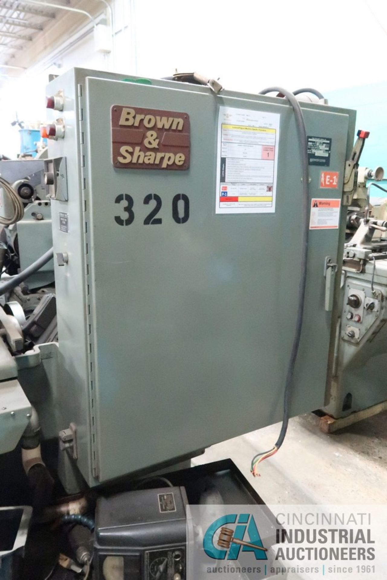 BROWN AND SHARPE MODEL 1024 UNIVERSAL GRINDER; S/N 521-1024-370, ACURITE III DRO, 60-600 RPM SPINDLE - Image 11 of 14