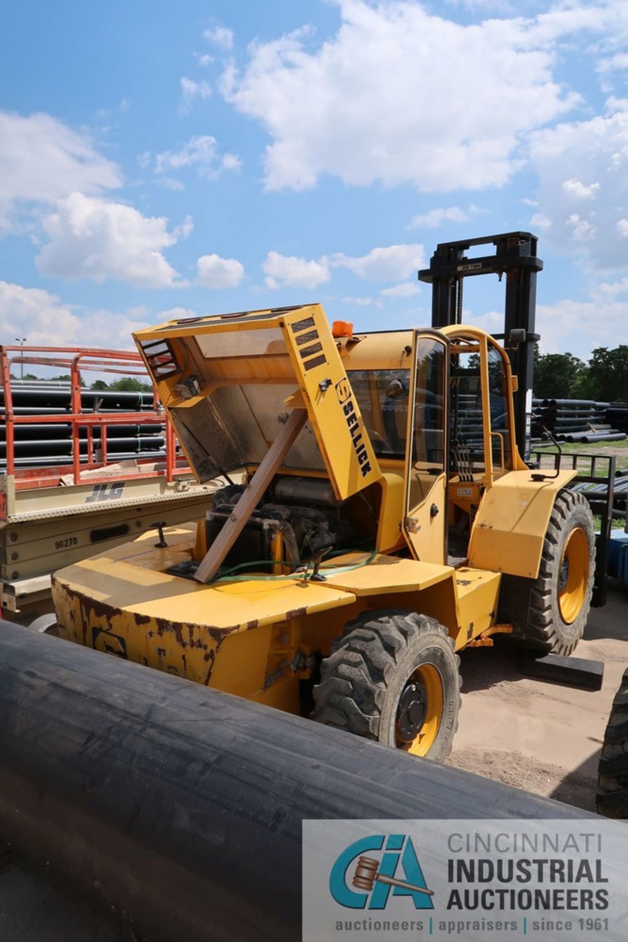 12,000 LB. SELLICK MODEL S120J4I-2 PNEUMATIC TIRE DIESEL LIFT TRUCK; S/N 9609505S12J4T, 128" 2-STAGE - Image 5 of 11