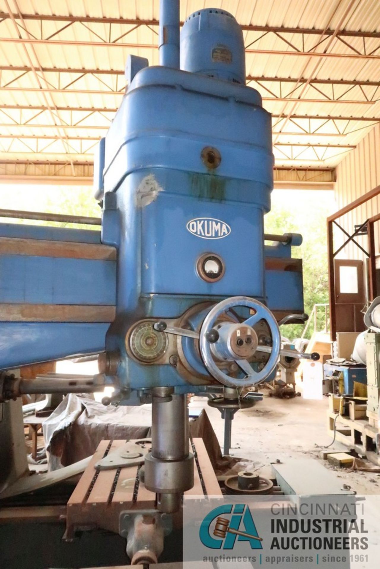 6' ARM X 15" COLUMN OKUMA RADIAL ARM DRILL, 39" X 30" X 16" BOX TABLE, 18-2,240 RPM SPINDLE - Image 3 of 10