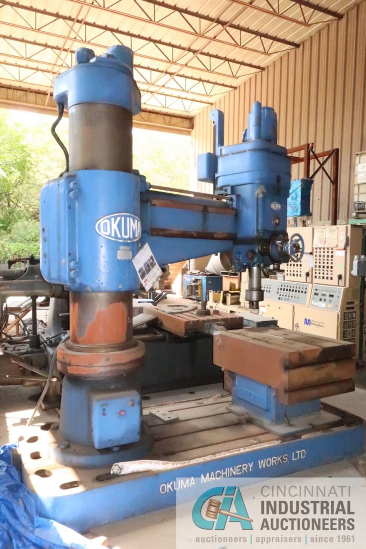 6' ARM X 15" COLUMN OKUMA RADIAL ARM DRILL, 39" X 30" X 16" BOX TABLE, 18-2,240 RPM SPINDLE - Image 2 of 10